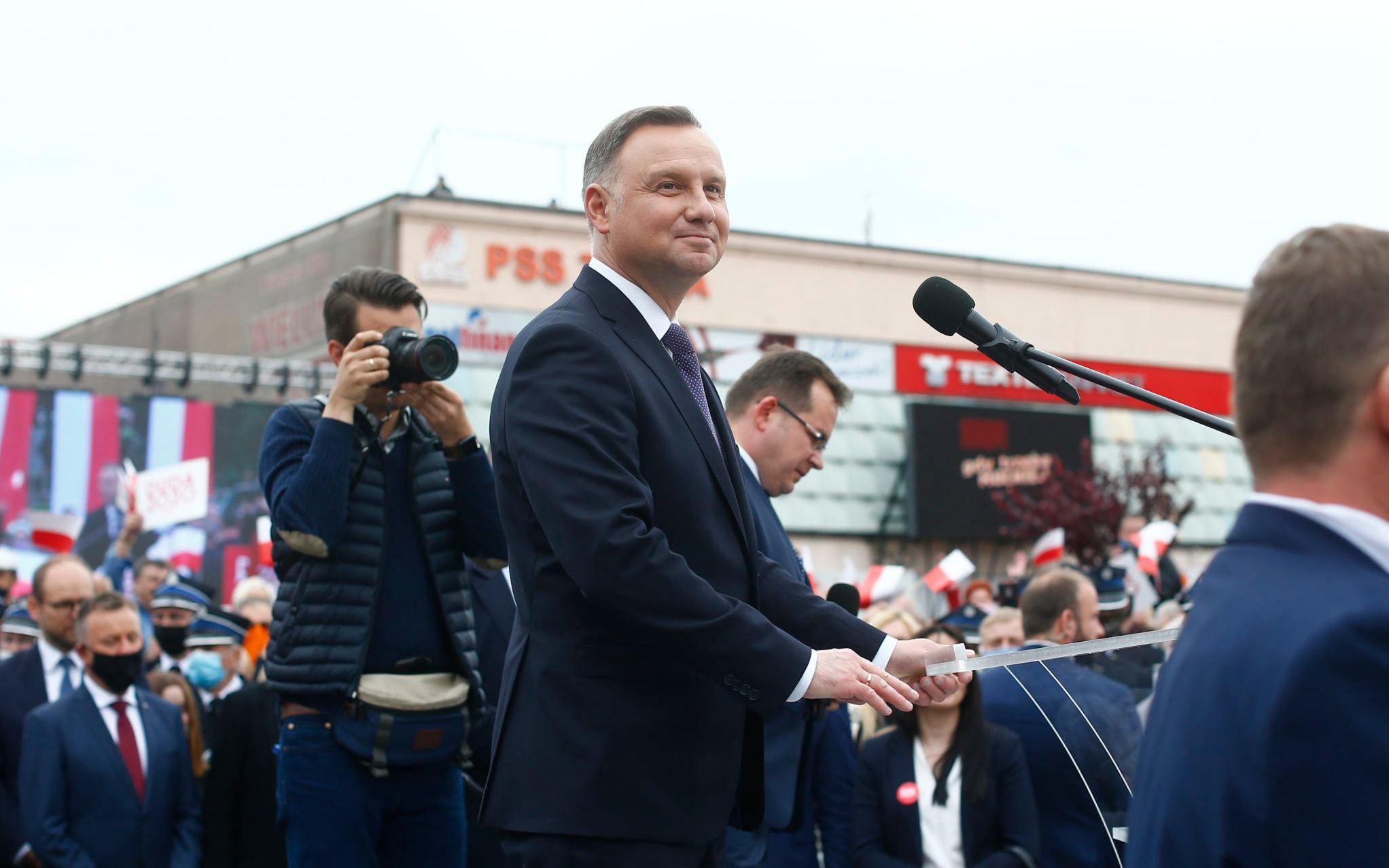 10.06.2020 Wielun . Prezydent Andrzej Duda (C) podczas wiizyta zorganizowanej w ramach kampanii wyborczej . 
Fot. Marcin Stepien / Agencja Gazeta