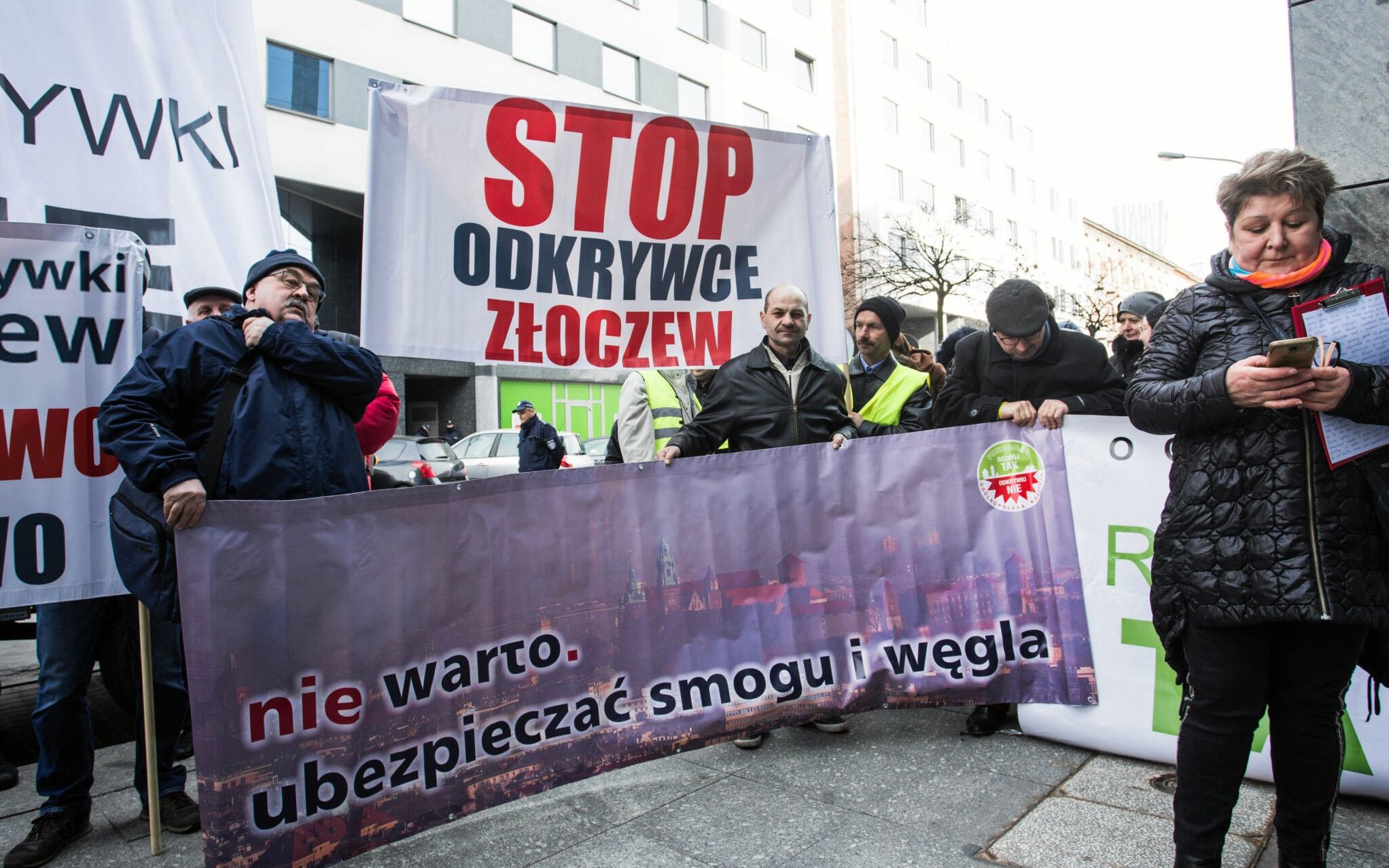 01.03.2019 Warszawa , ulica Chmielna 85 . Protest przeciw odkrywkowej kopalni wegla w Zloczewie .
Fot. Adam Stepien / Agencja Gazeta