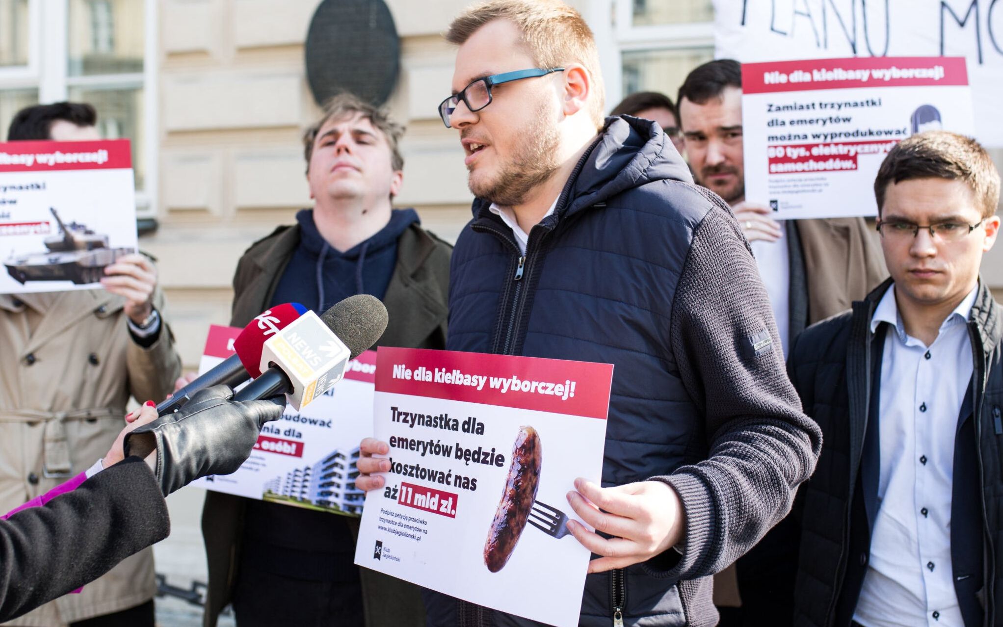 04.04.2019 Warszawa , ulica Krakowskie Przedmiescie . Konferencja prasowa Klubu Jagiellonskiego dotyczaca obietnic rzadu zwiazanych z tak zwana '' piatka Kaczynskiego ''.
Fot. Adam Stepien / Agencja Gazeta