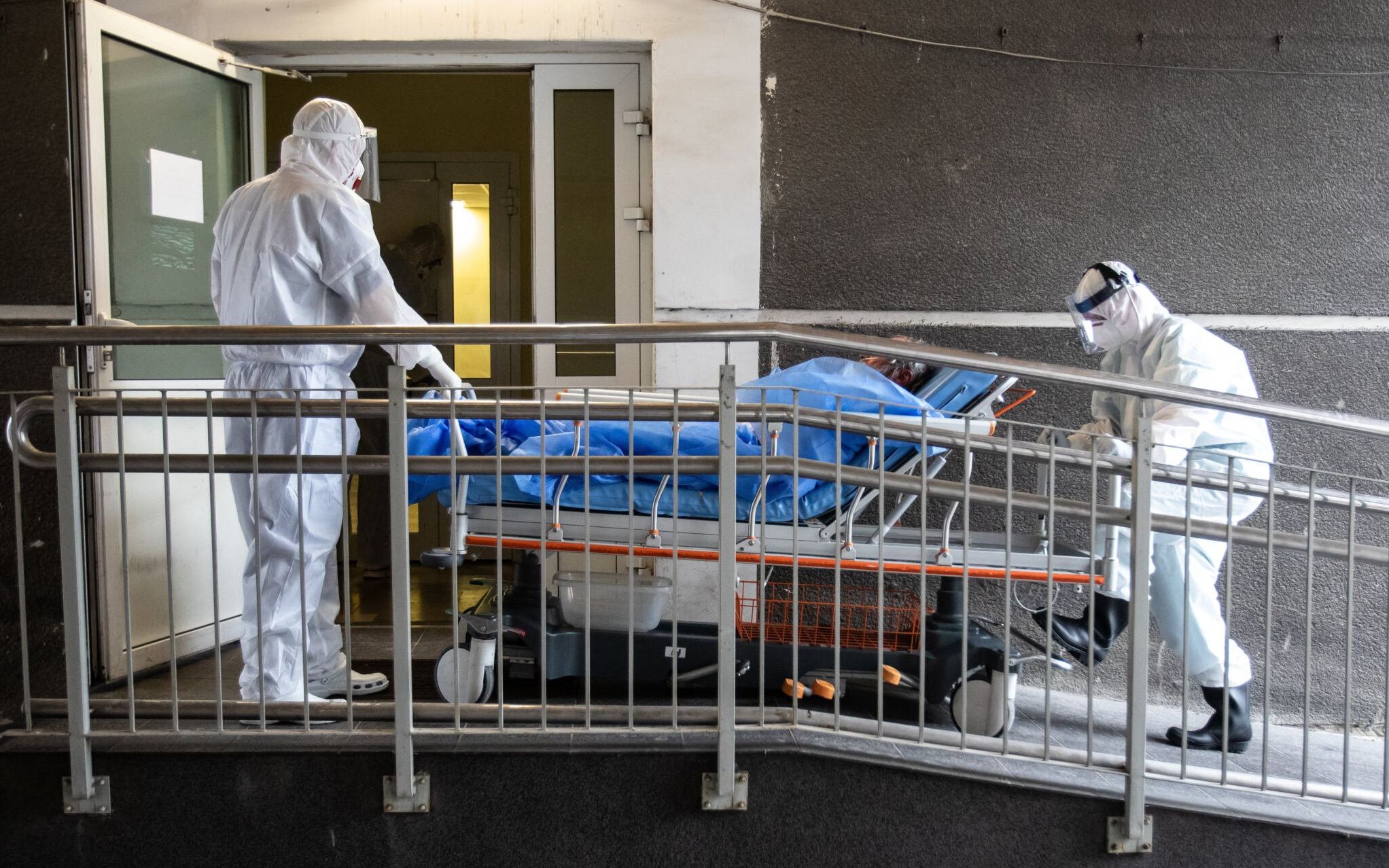 09.06.2020 Lublin , Samodzielny Publiczny Szpital Kliniczny Nr 4 . Praca medykow ze Szpitalnego Odzialu Ratunkowego podczas pandemii koronawirusa .
Fot. Jakub Orzechowski / Agencja Gazeta