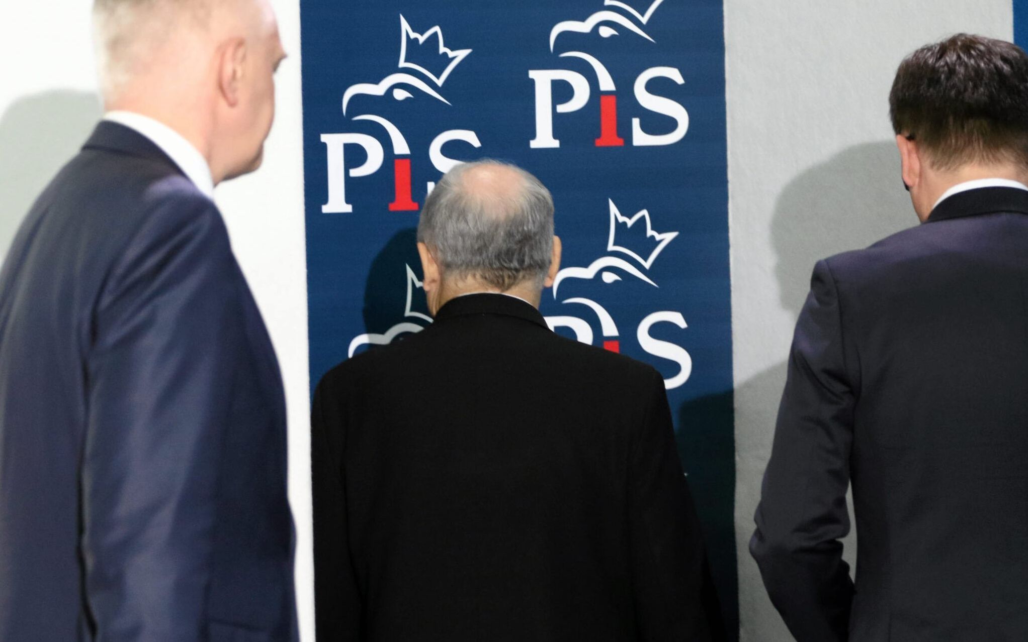 21.10.2017 Warszawa , ul Nowogrodzka 84/86,  siedziba PiS . Jaroslaw Kaczynski , Jaroslaw Gowin i Zbigniew Ziobro podczas wystapienia Liderow Zjednoczonej Prawicy .
Fot . Slawomir Kaminski / Agencja Gazeta