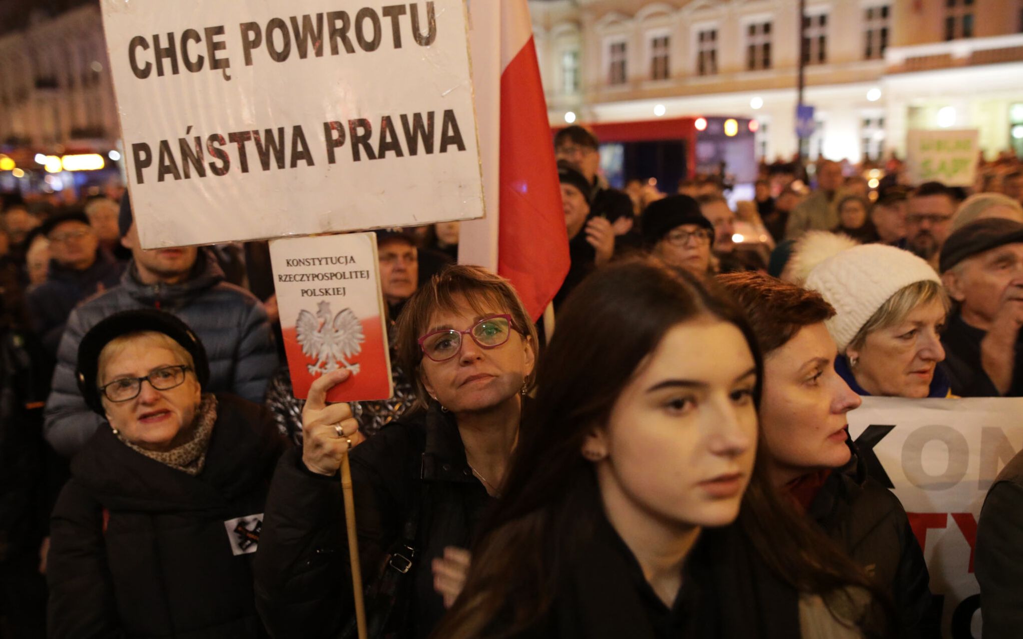 18.12.2019 Lublin . Sad Okregowy. Protest przeciwko planowanej ustawie Prawa i Sprawiedliwosci umozliwiajacej karanie i wydalanie z zawodu sedziow i prokuratorow sprzeciwiajacych sie wladzy , a przestrzegajacych wyroki Europejskiego Trybunalu Konstytucyjnego .  
Fot. Jakub Orzechowski / Agencja Gazeta