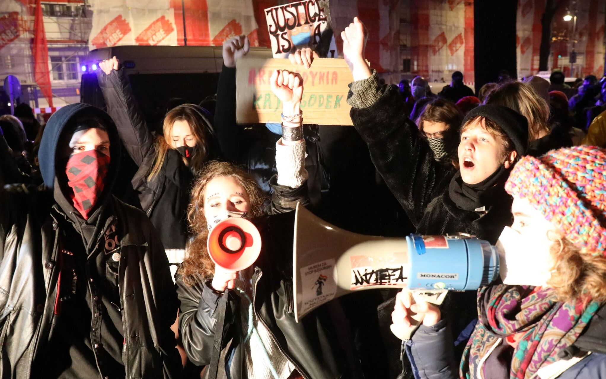 Grafika do artykułu Protesty kobiet: nadzieja i duma kontra niechęć i oburzenie. Kto, jak, dlaczego? [Sondaż OKO.press]