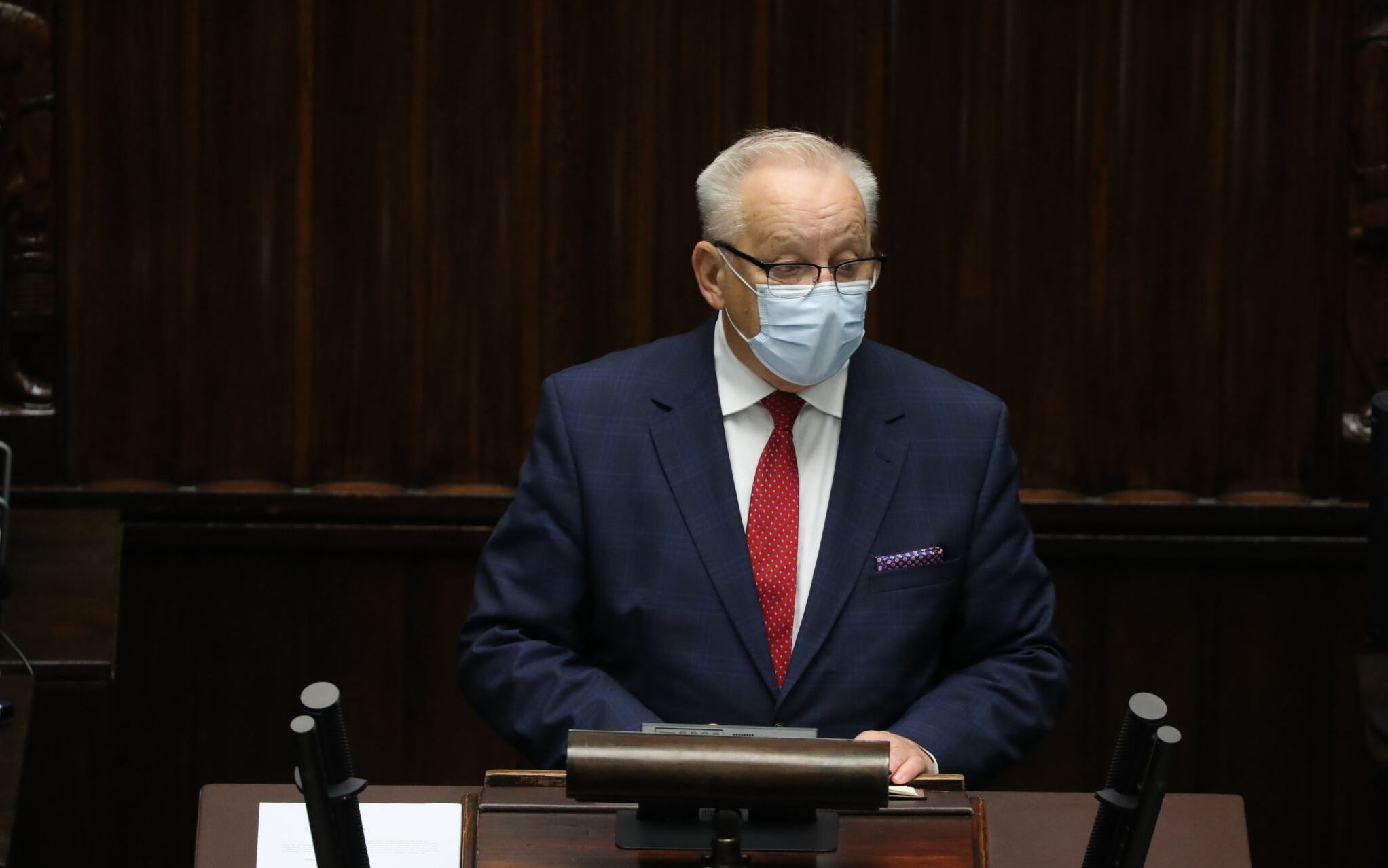 22.10.2020 Warszawa , ulica Wiejska . Sejm . 19 . posiedzenie Sejmu X kadencji . Posel PiS Boleslaw Piecha podczas sprawozdania komisji z nocnych prac nad ustawa o przeciwdzialaniu i zapobieganiu Covid - 19 .
Fot. Slawomir Kaminski / Agencja Gazeta