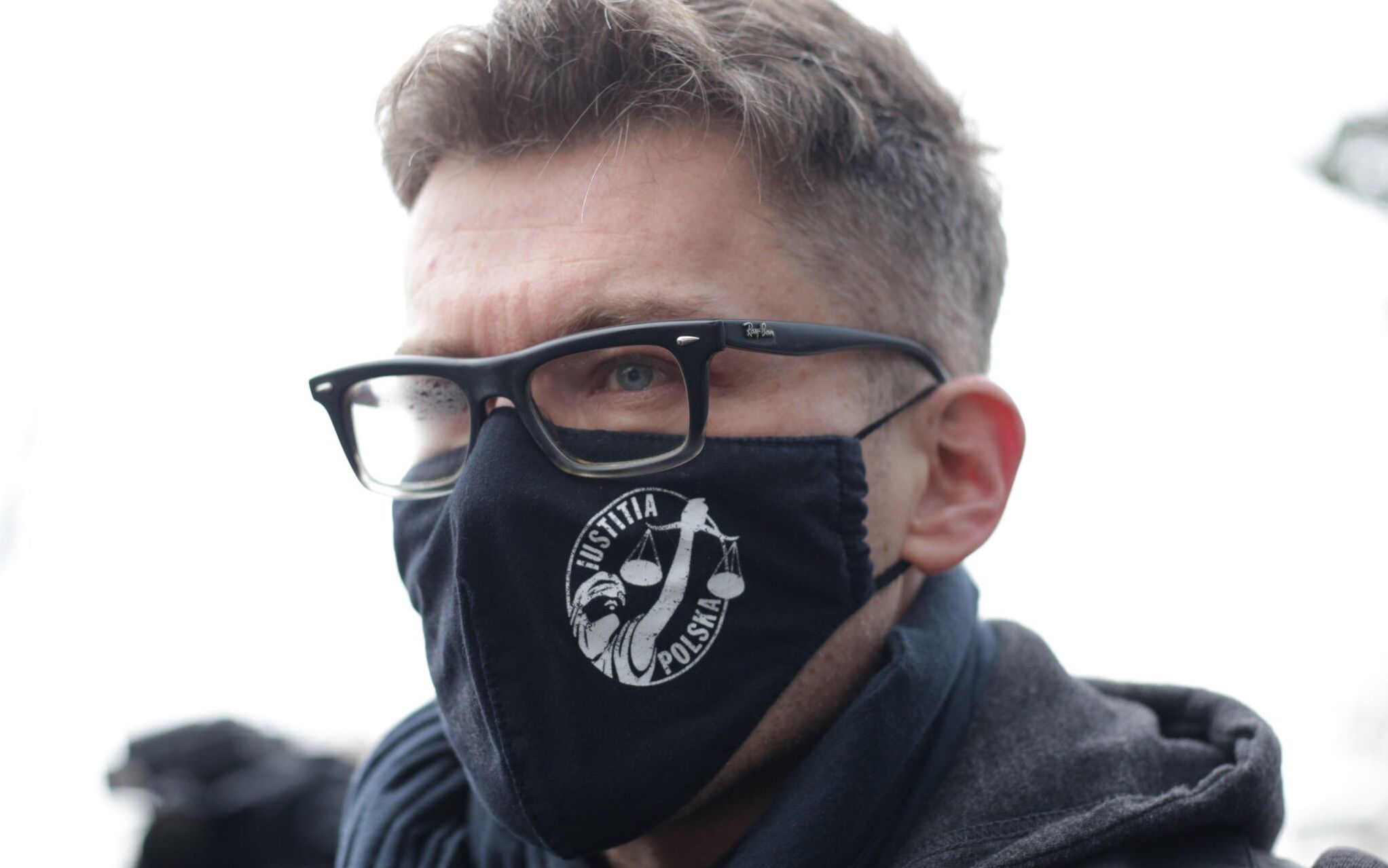 20.01.2021 Warszawa . Konferencja prasowa Komitetu Obrony Sprawiedliwosci ( KOS ). Prokuratura Krajowa wezwala sedziego Igora Tuleye na przesluchanie - jako podejzanego . Sedzia Tuleya ( zgdonie z orzeczeniem TSUE ) nie uznaje uchylenia jego imunitetu przez Izbe Dyscyplinarna SN i tym samym nie uznaje legalnosci podejmowanych przeciw niemu dzialan. Dlatego zamierza nie stawic sie na przesluchanie .
Fot. Adam Stepien / Agencja Gazeta