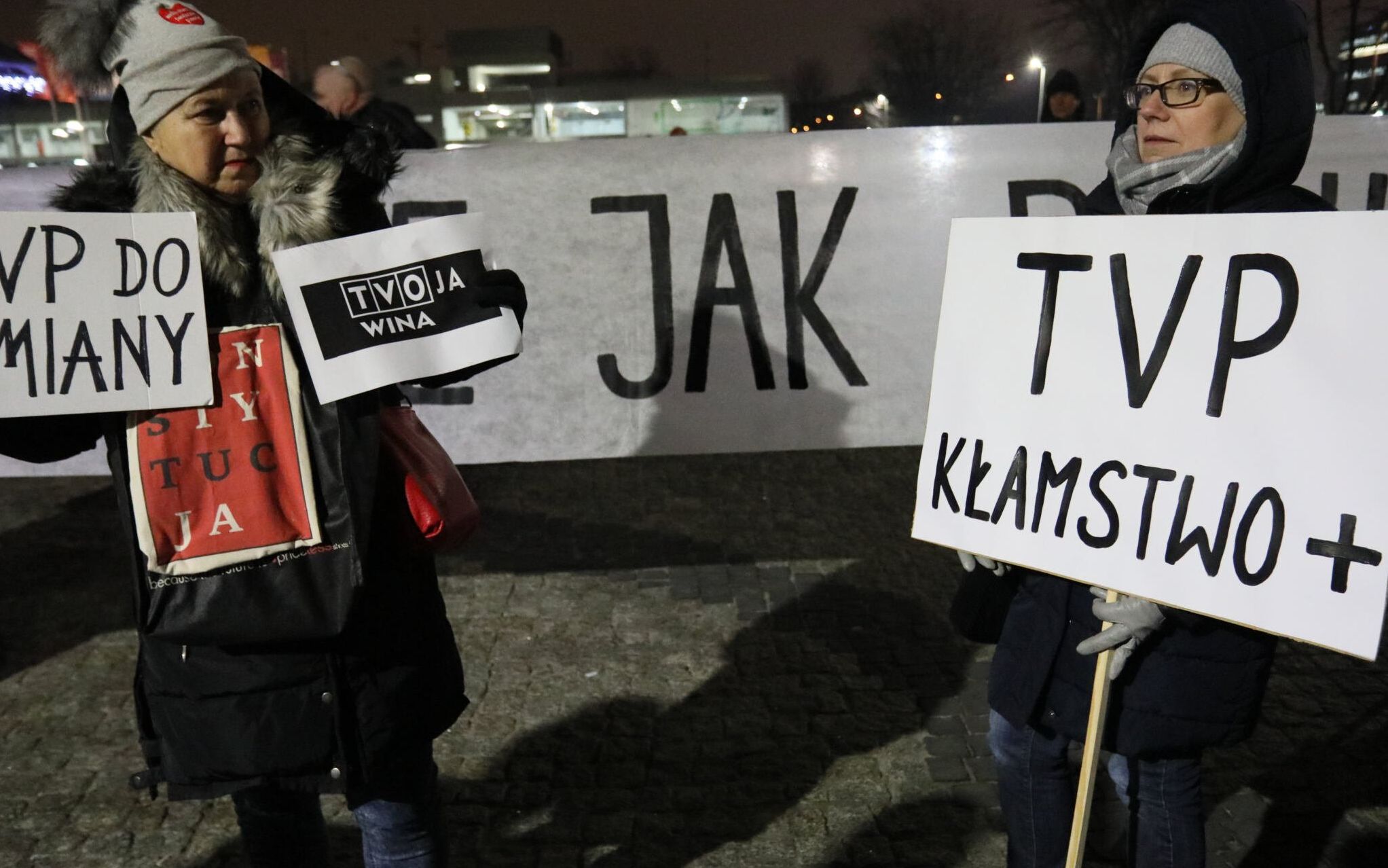 21.01.2019 Warszawa , ulica Woronicza 17 . Siedziba Telewizji Polskiej . Pikieta pod haslem : TVoja wina - solidarni z Gdanskiem .
Fot. Slawomir Kaminski / Agencja Gazeta