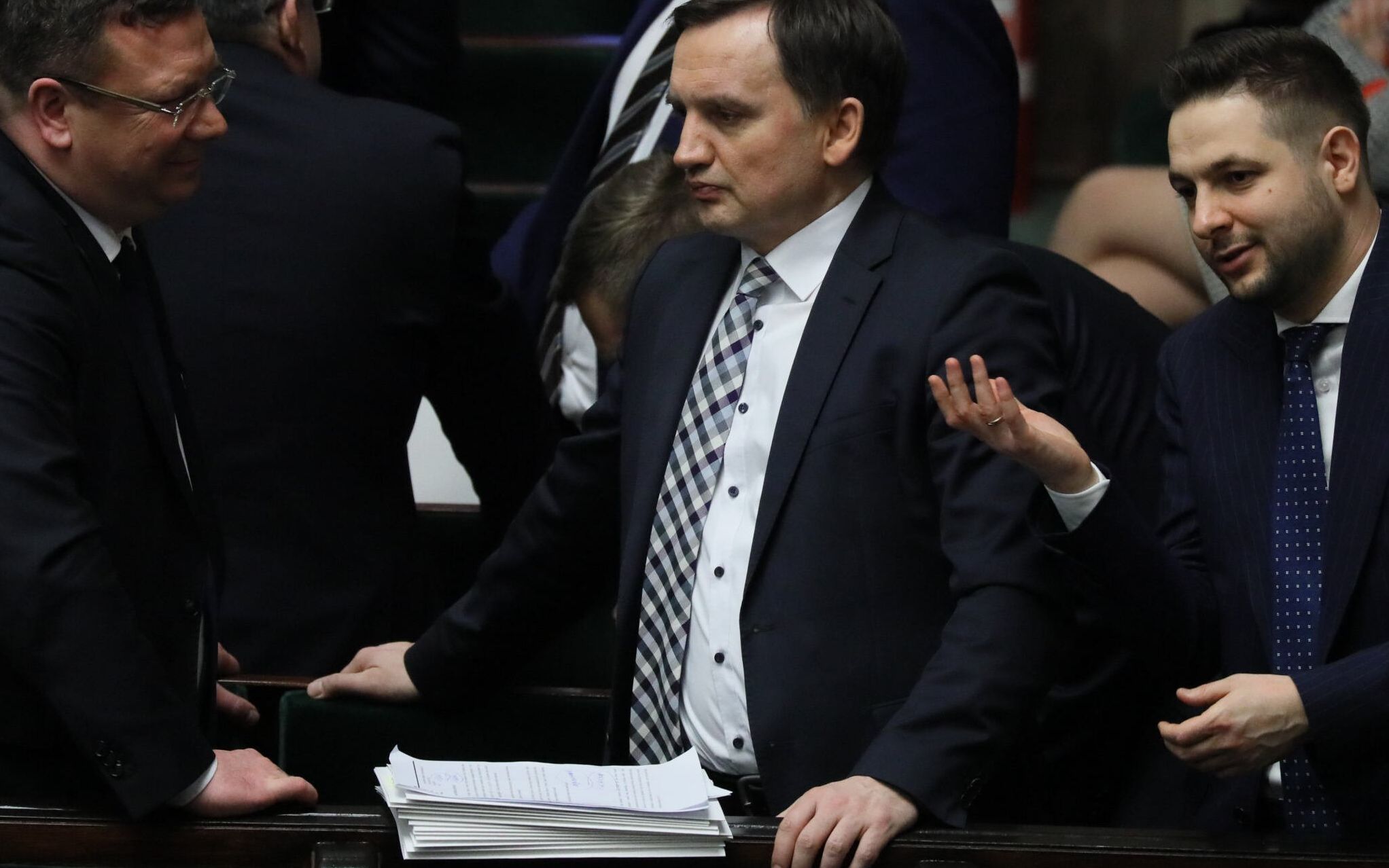 20.02.2019 Warszawa . Sejm . Zbigniew Ziobro (c) i Patryk Jaki (p) podczas debaty nad wnioskiem opozycji o wotum nieufnosci wobec ministra sprawiedliwosci Zbigniewa Ziobro .
Fot. Slawomir Kaminski / Agencja Gazeta