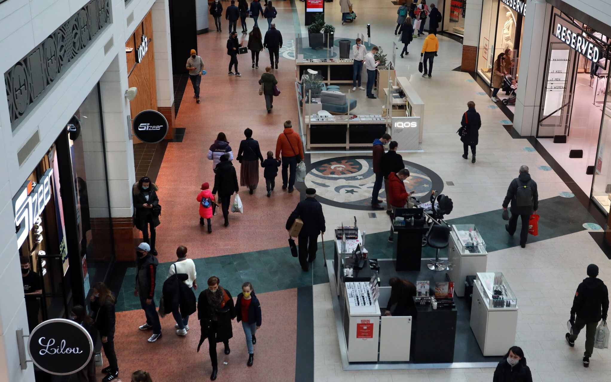 13.03.2021 Warszawa , Galeria handlowa Arkadia . Ostatnie zakupy przed kolejnym lockdownem - ze wzgledu na kolena fale zakazen koronawirusem rzad zamyka galerie handlowe , kina , baseny etc .
Fot. Jacek Marczewski / Agencja Gazeta