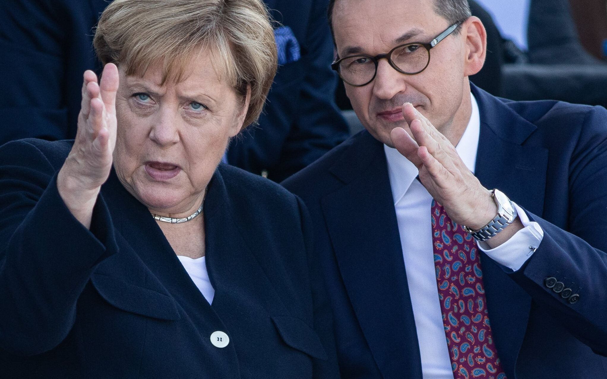 01.09.2019 Warszawa , plac Pilsudskiego . 80 rocznica wybuchu II wojny swiatowej . Od lewej: kanclerz Niemiec Angela Merkel , premier Mateusz Morawiecki podczas uroczystosci . 
Fot. Dawid Zuchowicz / Agencja Gazeta