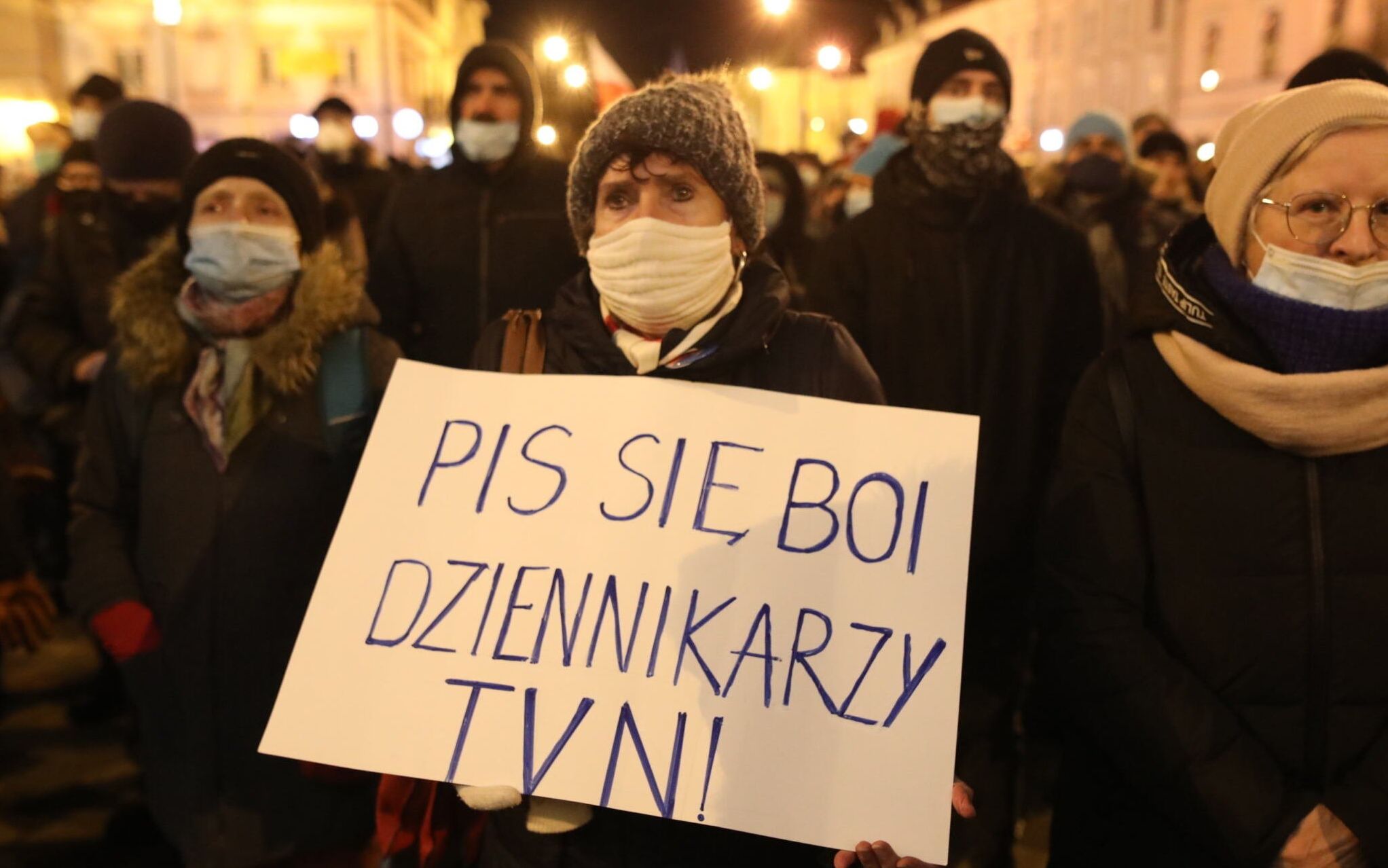 19.12.2021 Lublin , plac Lokietka . Manifestacja '' Veto ! Wolne media Wolni Ludzie Wolna Polska - Lublin '' w obronie wolnych mediow i przeciw '' lex TVN ''.
Fot. Jakub Orzechowski / Agencja wyborcza.pl