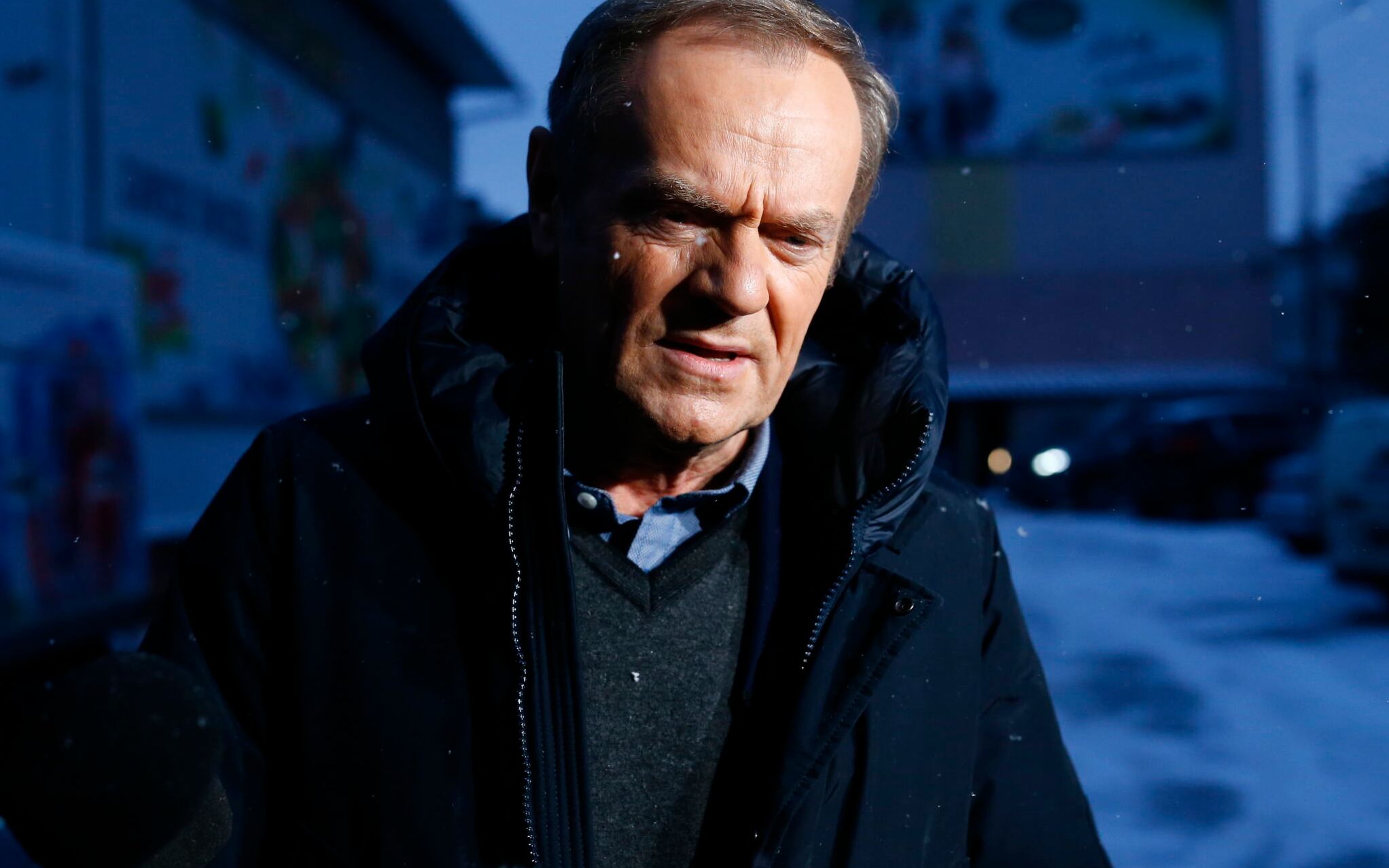 20.01.2022 Tomaszow Mazowiecki . Donald Tusk w Fabryce lodow i mrozonek ASmir . Fot. Marcin Stepien / Agencja Wyborcza.pl