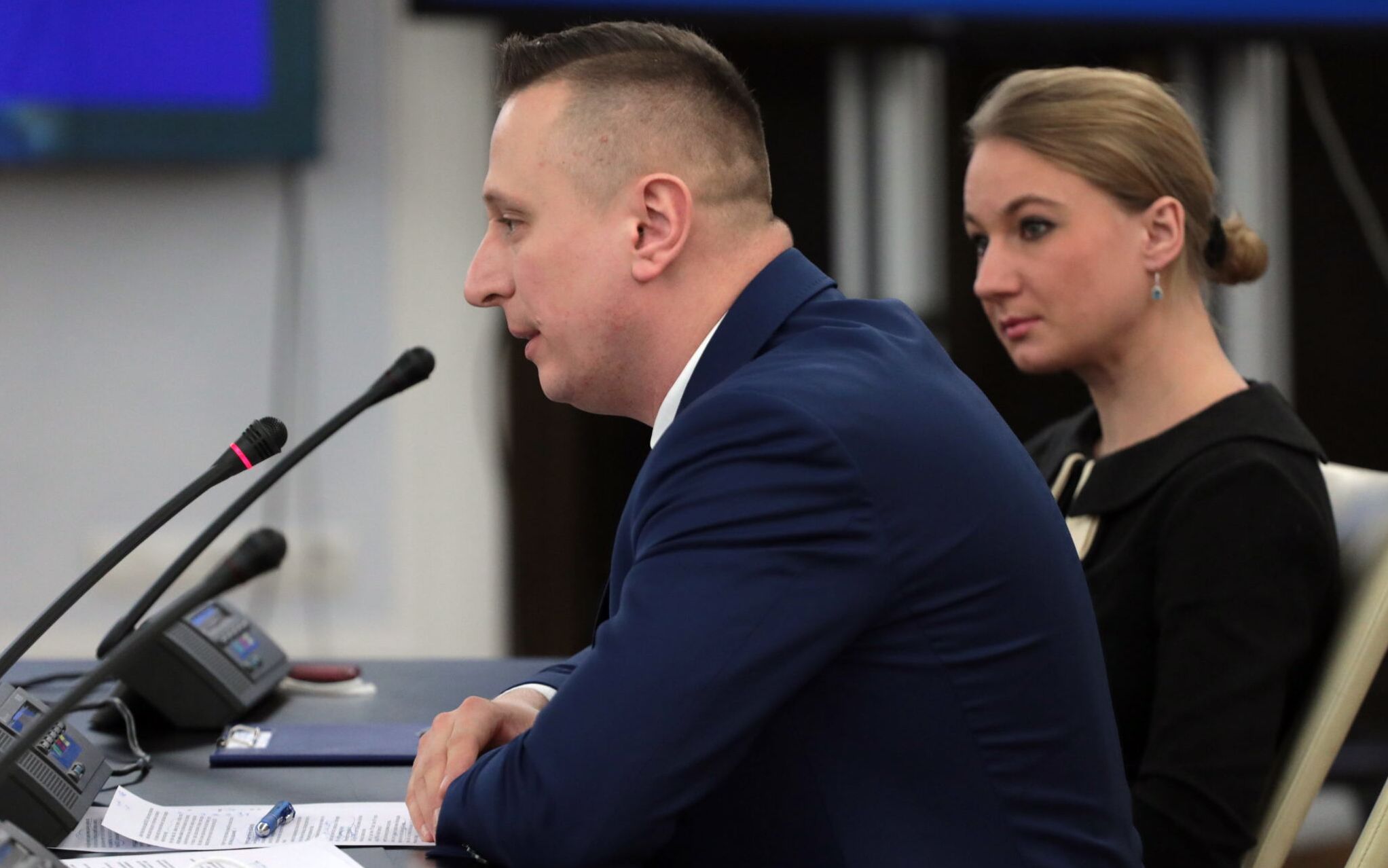 19.01.2022 Warszawa , Senat . Trzecie posiedzenie Senackiej Komisji do zbadania inwigilacji Pegasusem osob zwiazanych z opozycja i jej wplyw na proces wyborczy . Przed Komisja zeznaje senator Krzysztof Brejza obok siedzi zona Dorota Brejza .
Fot. Slawomir Kaminski / Agencja Wyborcza.pl