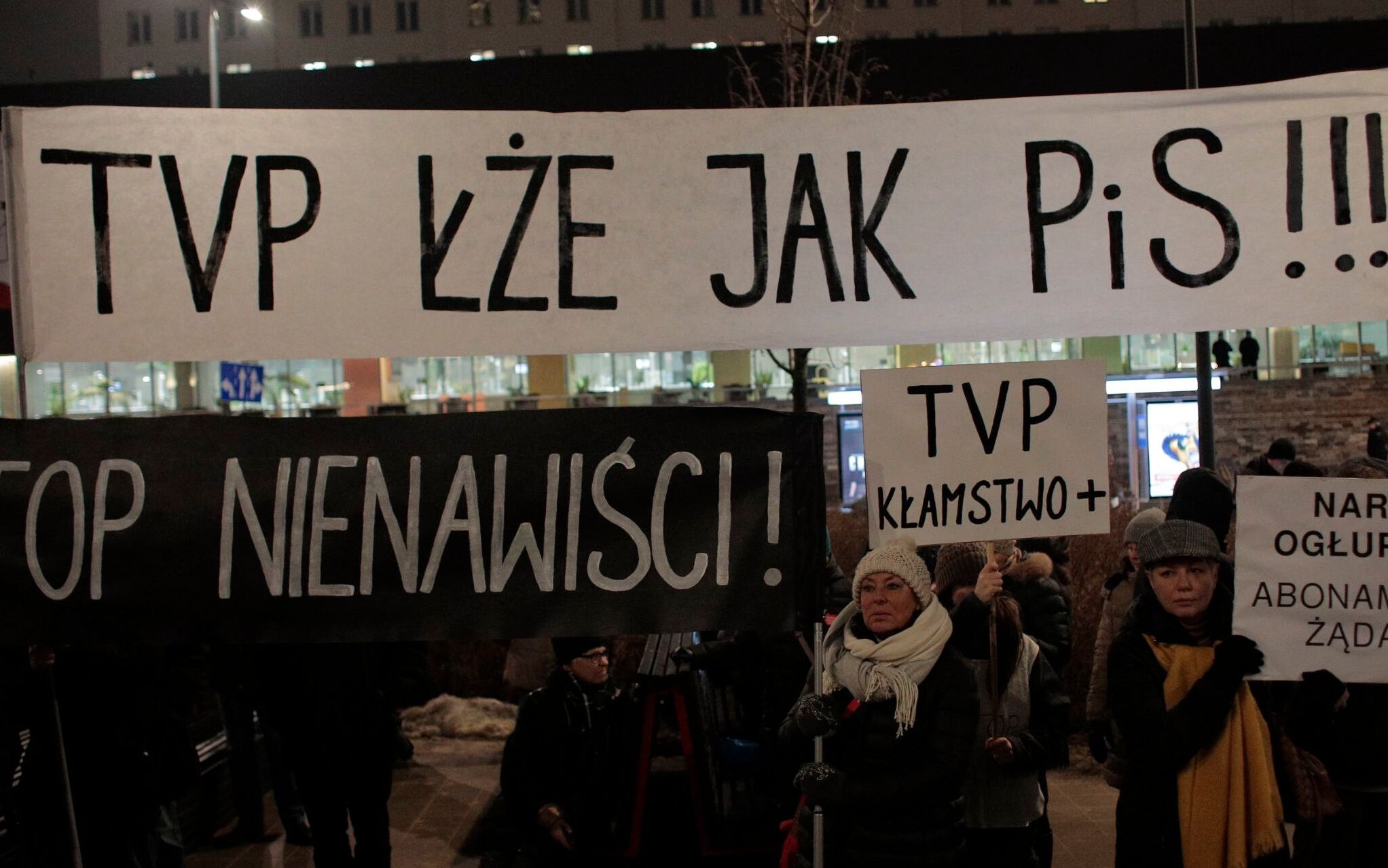 16.01.2019 Warszawa , plac Powstancow Warszawy 7 . Protest pod redakcja TVP " Stop propagandzie nienawisci " .
Fot. Dawid Zuchowicz / Agencja Wyborcza.pl