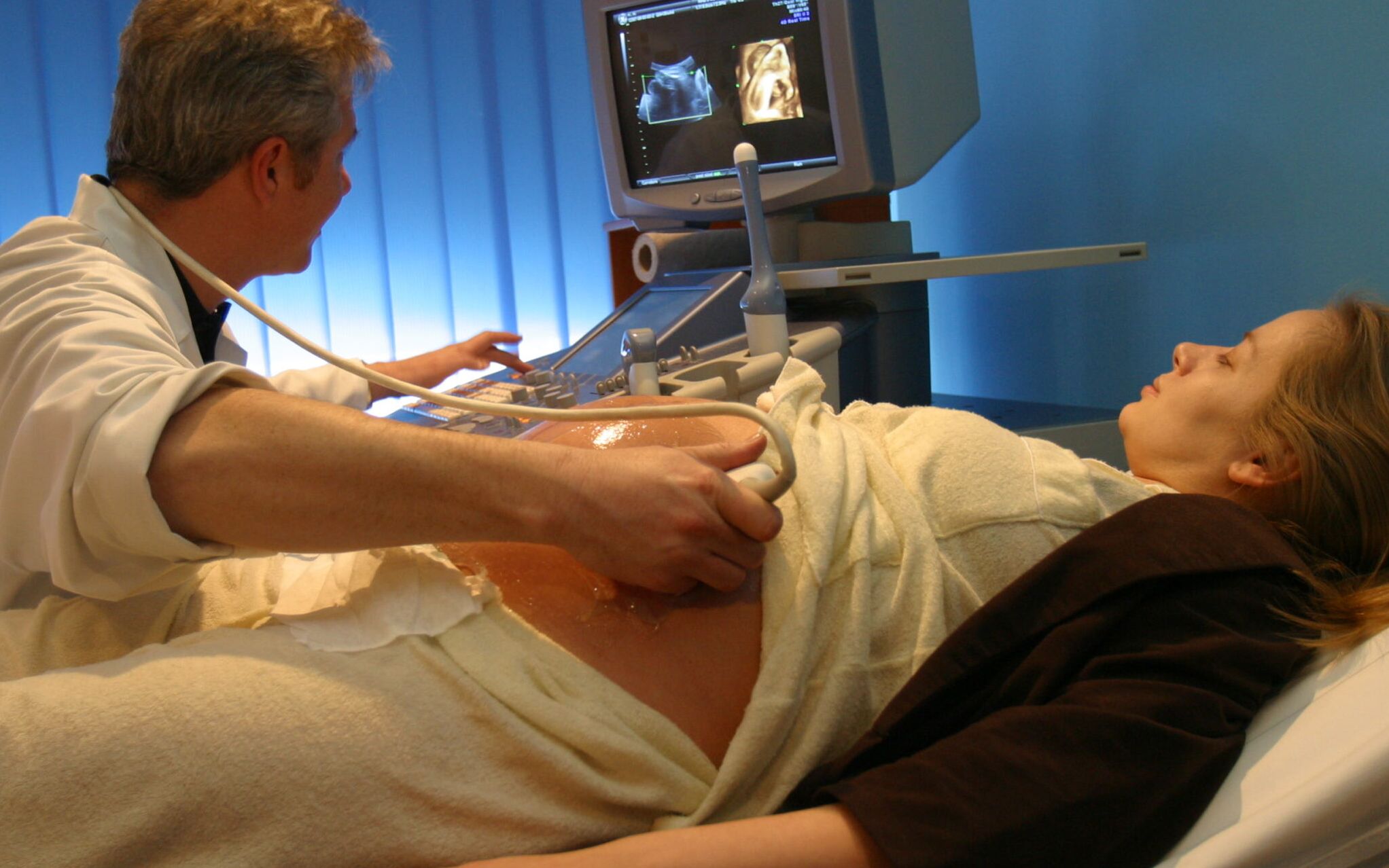 03.03.2006 RUDA SLASKA GODULA SZPITAL MIEJSKI
ODDZIAL GINEKOLOGICZNY
OTWARCIE PRACOWNI USG ZAKUP NOWEGO APARATU NAJNOWOCZESNIEJSZEGO NA SWIECIE
FOT. MACIEJ JARZEBINSKI / AG

BADANA MARZENA MIERZWA DOBRANOWSKA
DOK NAU MED POLOZNIK GINEKOLOG BARTOSZ CZUBA
CIAZA BADANIE PLOD
PLYTA KATOWICE NR 182