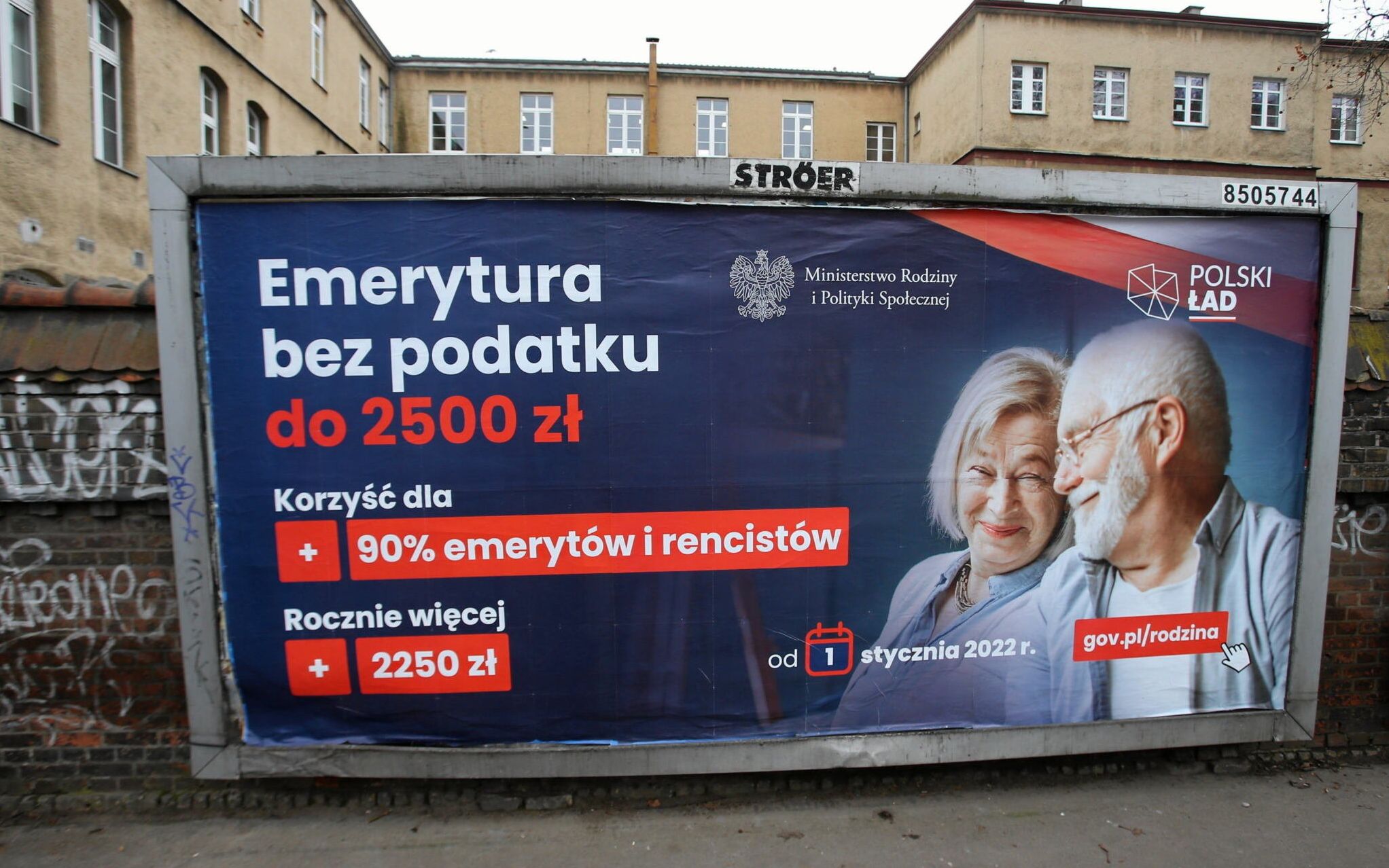 22.12.2021 Szczecin , ul. Powstancow Wlkp . Billboard Polski Lad - emerytura .
Fot. Cezary Aszkielowicz / Agencja Wyborcza.pl