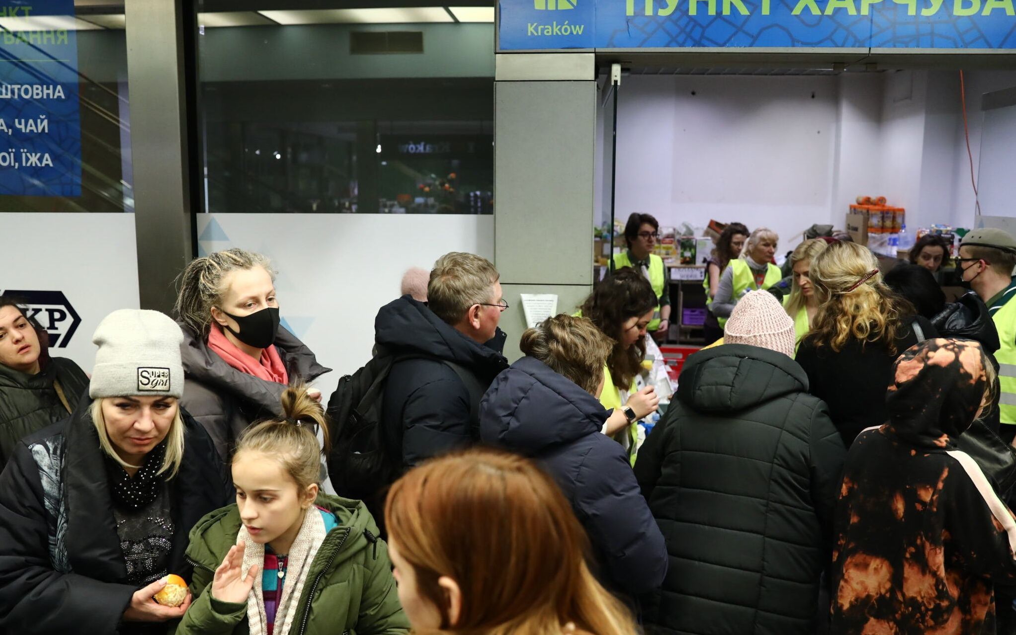 08.03.2022 Krakow , Dworzec Glowny . Uchodzcy z Ukrainy . Fot. Jakub Porzycki / Agencja Wyborcza.pl