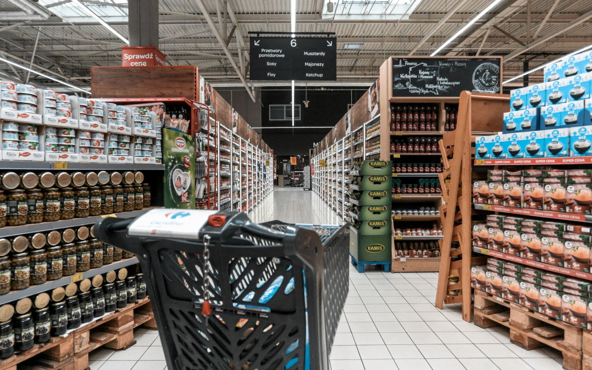 04.02.2022 Warszawa , ulica Glebocka . Sklep sieci Carrefour .
Fot. Adam Stepien / Agencja Wyborcza.pl