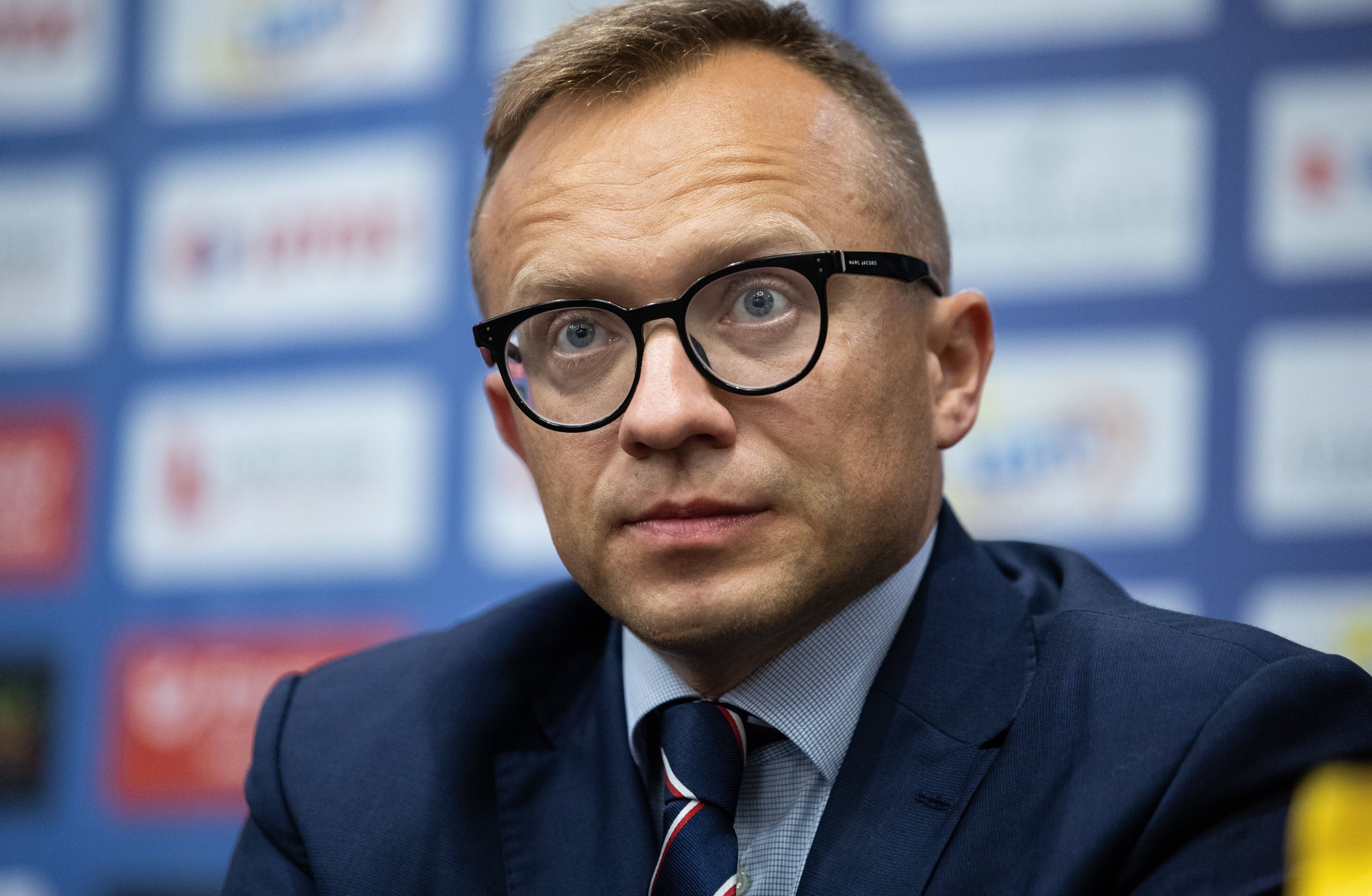 Mężczyzna w okularach, Artur Soboń
