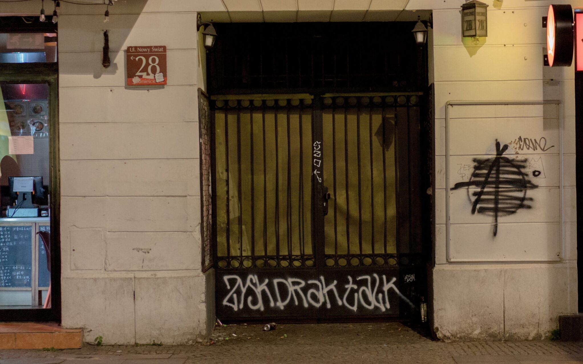 13.05.2022 Warszawa . Zycie nocne na ulicy Nowy Swiat .
Fot. Adam Stepien / Agencja Wyborcza.pl