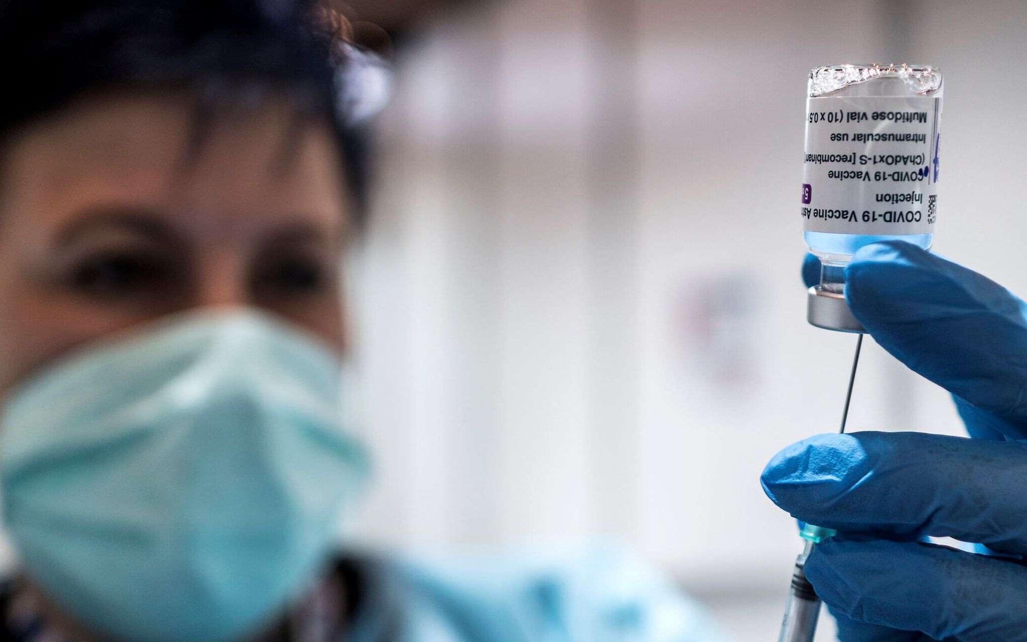 25.03.2021 Katowice , tymczasowy szpital covidowy MCK . Szczepienia policjantow przeciw COVID -19 (szczepionka AstraZeneca ).
Fot. Grzegorz Celejewski / Agencja Gazeta