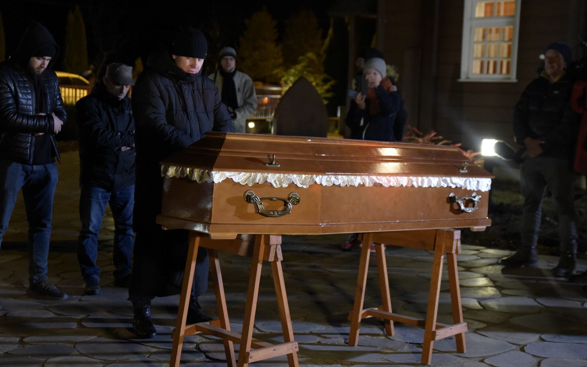 Grafika do artykułu Polscy Tatarzy pochowali 19-letniego Syryjczyka. Utonął podczas przeprawy przez Bug