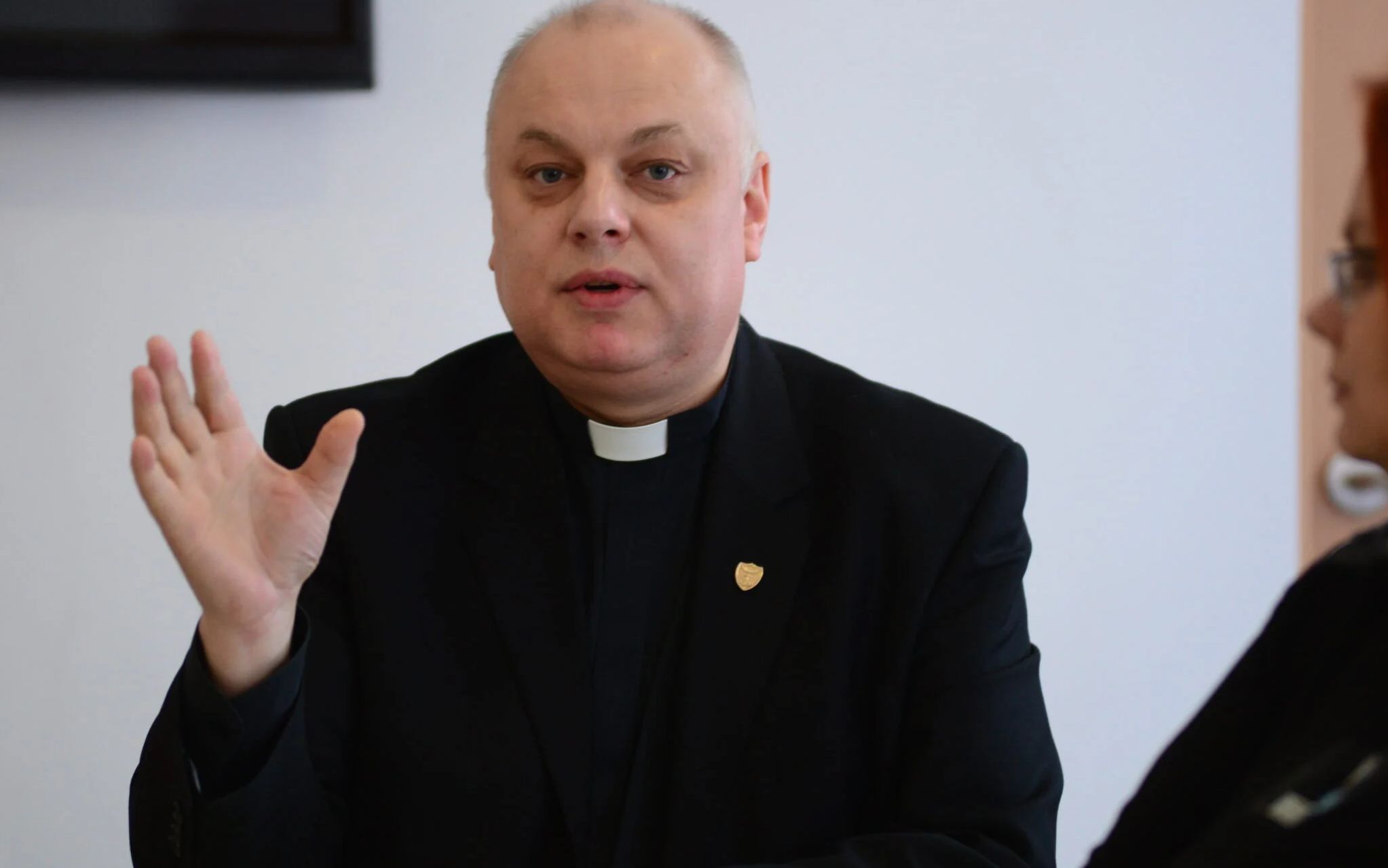 18.03.2015 Szczecin . ul. Lubomirskiego 7,  wyjazdowa komisja zdrowia rady miasta w Dom Pomocy Spolecznej po dawnym szpitalu miejskim . Ks. Andrzej Dymer
Fot. Lukasz Wegrzyn / Agencja Gazeta