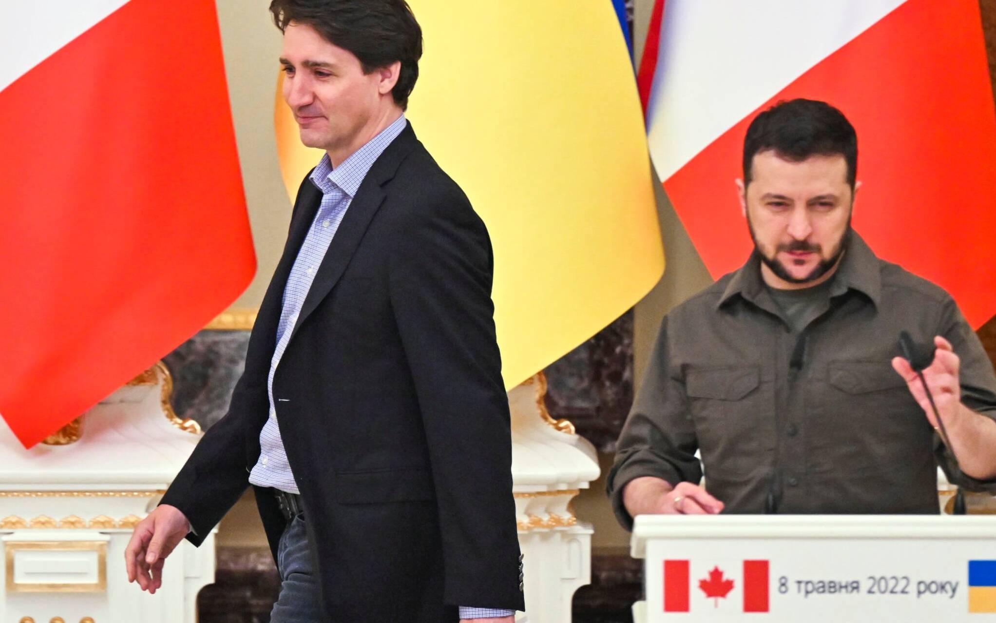 Ukrainian President Volodymyr Zelensky (R) and Canada's Prime Minister Justin Trudeau (L) arrive for a joint press conference in Kyiv on May 8, 2022 amid the Russian invasion of Ukraine. - Canadian Prime Minister Justin Trudeau visited Irpin outside the capital of Ukraine, its mayor said, where Russian forces were accused of atrocities against civilians, before meeting with President Zelensky and reaffirm Canada's unwavering support for the Ukrainian people." (Photo by Sergei SUPINSKY / AFP)