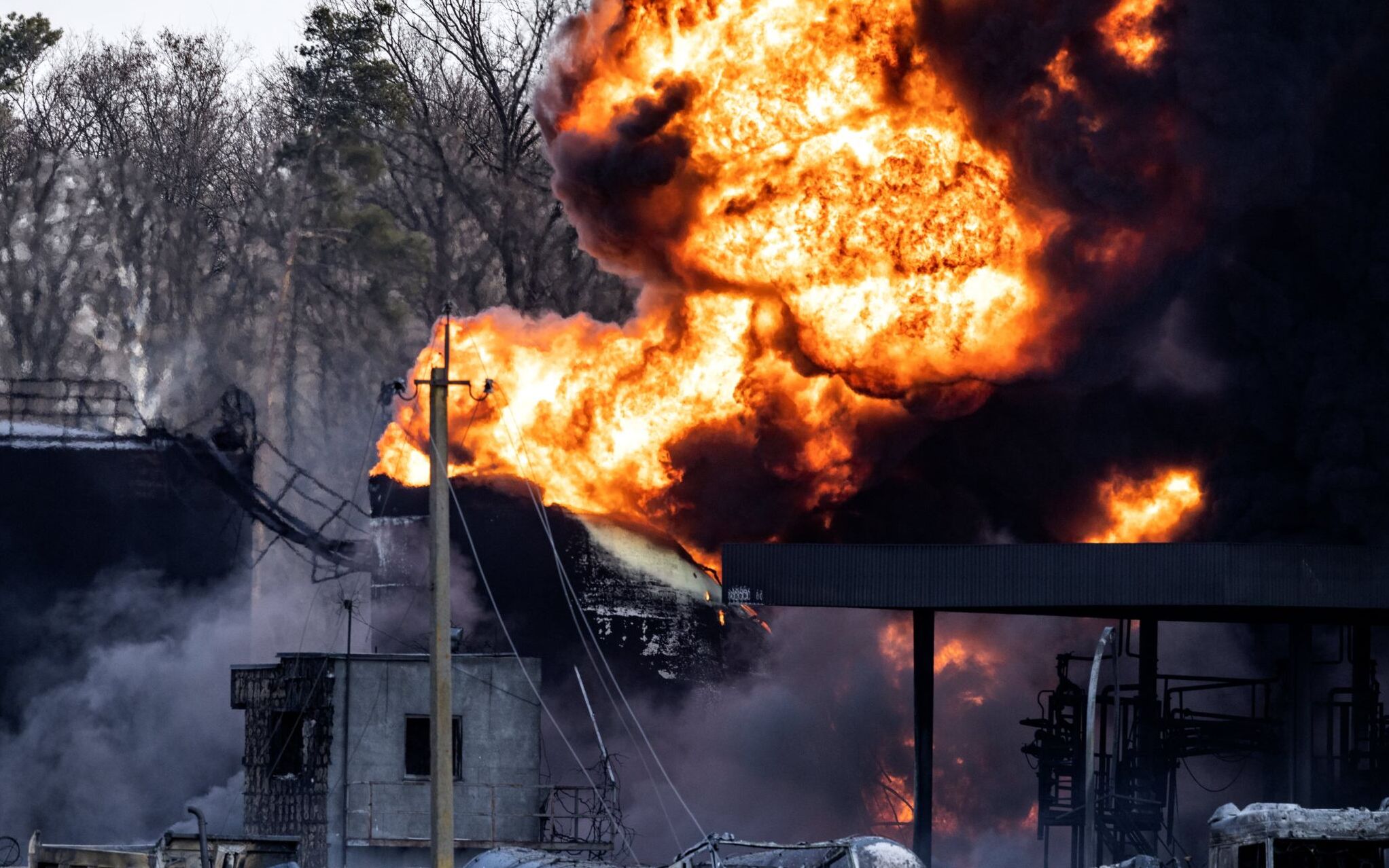 A fuel storage facility burns after Russian attacks in the city of Kalynivka, on March 25, 2022. (Photo by FADEL SENNA / AFP)
