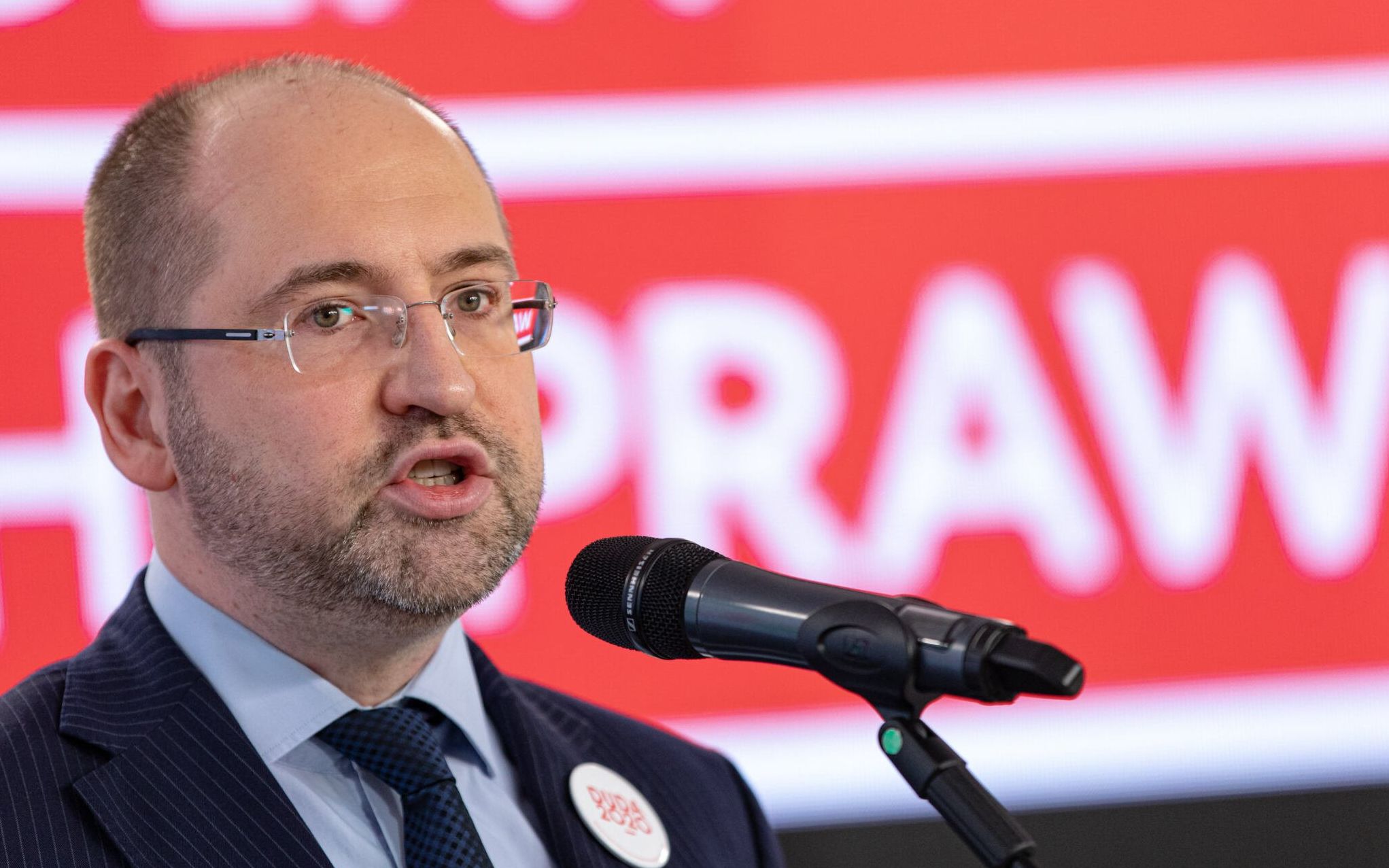 24.06.2020 Warszawa , ulica Wierzbowa 9 / 11 . Szef sztabu wyborczego Andrzeja Dudy Adam Bielan podczas prezentacji nowego spotu wyborczego .
Fot. Dawid Zuchowicz / Agencja Gazeta