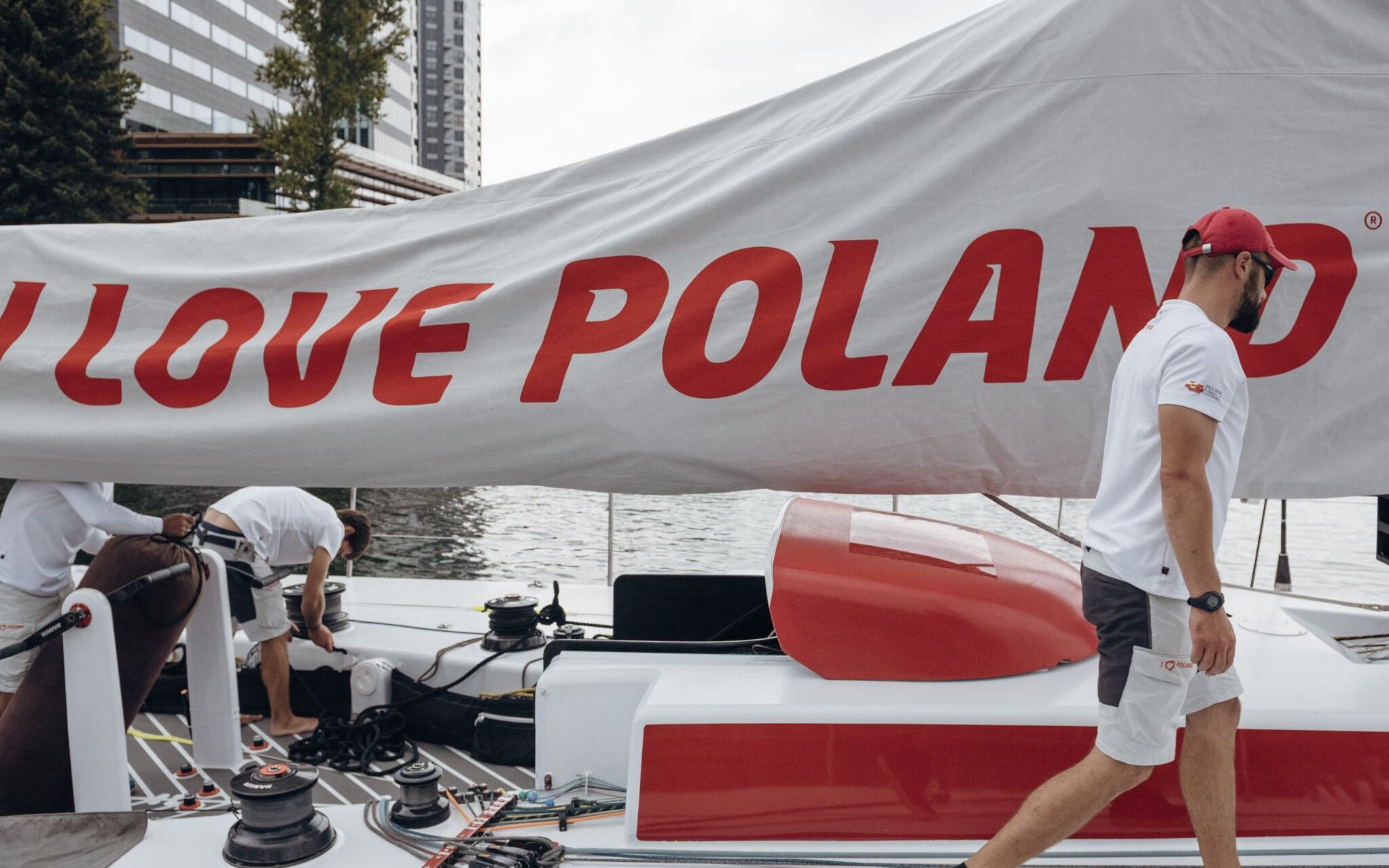 12.09.2018 Gdynia , nabrzeze Prezydenckie . Polska Fundacja Narodowa rozpoczyna projekt " I Love Poland " . Zaprezentowany jacht ma wyruszyc w rejs promujac wizerunek Polski . 
 Fot. Bartosz Banka / Agencja Gazeta