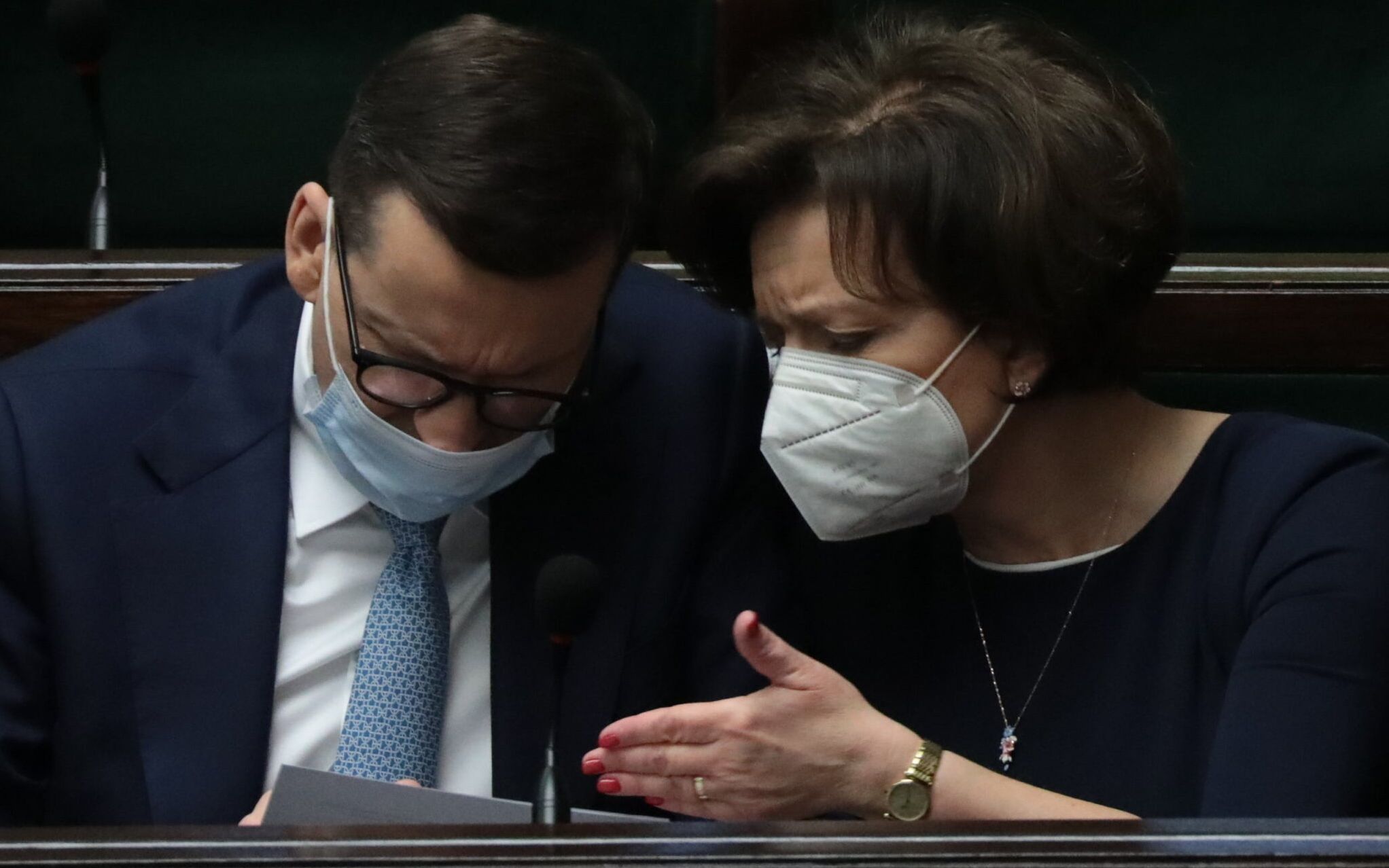 08.02.2022 Warszawa , ulica Wiejska . Sejm . Premier Mateusz Morawiecki (l), minister rodziny i polityki spolecznej Marlena Malag (p) podczas 48 posiedzenia Sejmu .
Fot. Slawomir Kaminski / Agencja Wyborcza.pl