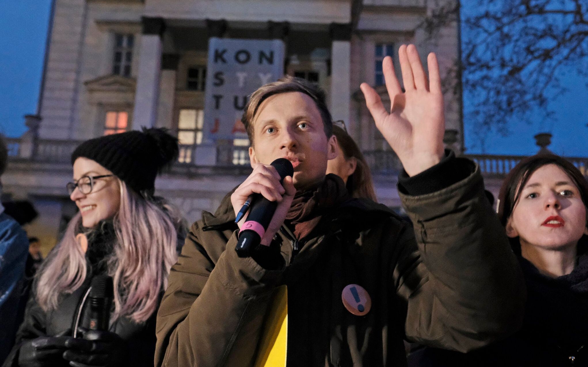 11.04.2019 Poznan . Plac Wolnosci . Strajk nauczycieli . Akcja " Lancucha Swiatla z Wykrzyknikiem " wspierajaca strajkujacych nauczycieli oraz pracownikow oswiaty . Franek Sterczewski .
Fot. Piotr Skornicki / Agencja Gazeta