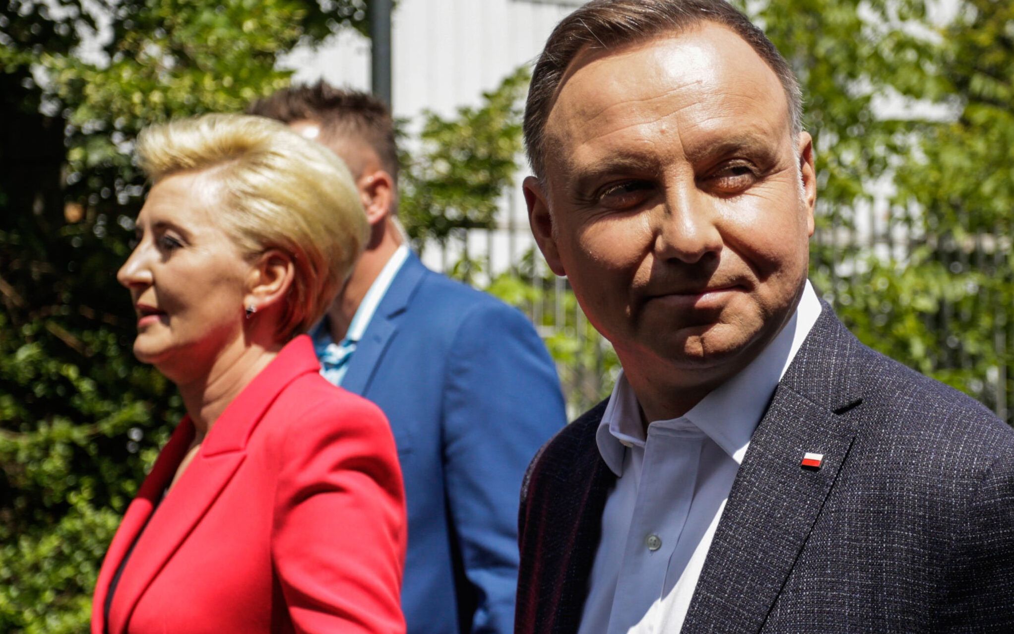 12.07.2020 Krakow , Ul . Mackiewicza 15 .
Prezydent Andrzej Duda (P) glosuje w wyborach prezydenckich z zona Agata Kornhauser Duda (L) i corka Kinga Duda . Poland's presidential election, second round . Fot. Adrianna Bochenek / Agencja Gazeta