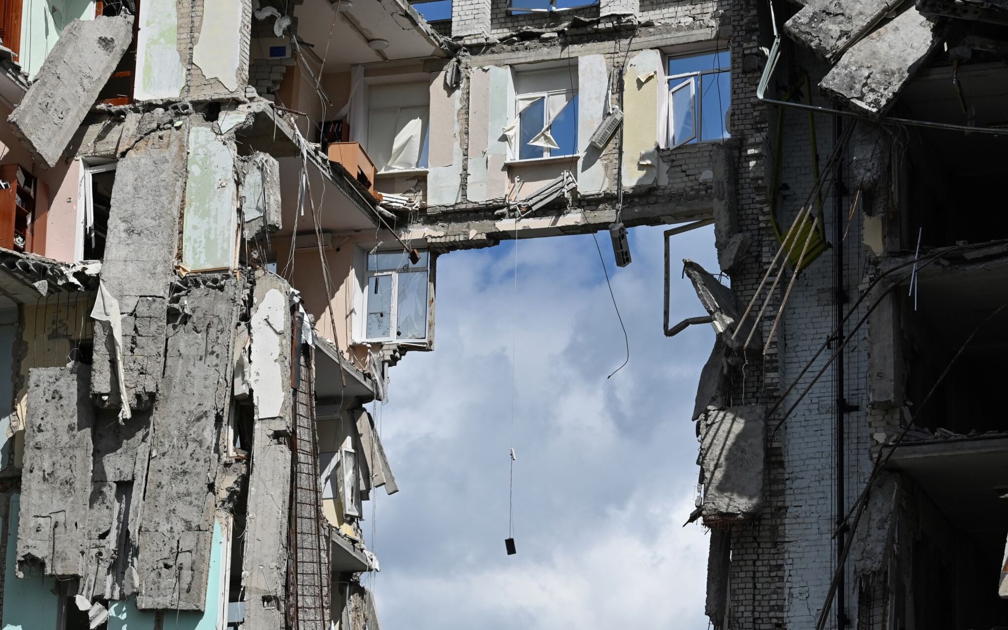 A picture taken on May 24, 2022, shows the regional government building destroyed by a Russian missile strike in March 2022, in the southern Ukrainian city of Mykolaiv, amid the Russian invasion of Ukraine. (Photo by Genya SAVILOV / AFP)