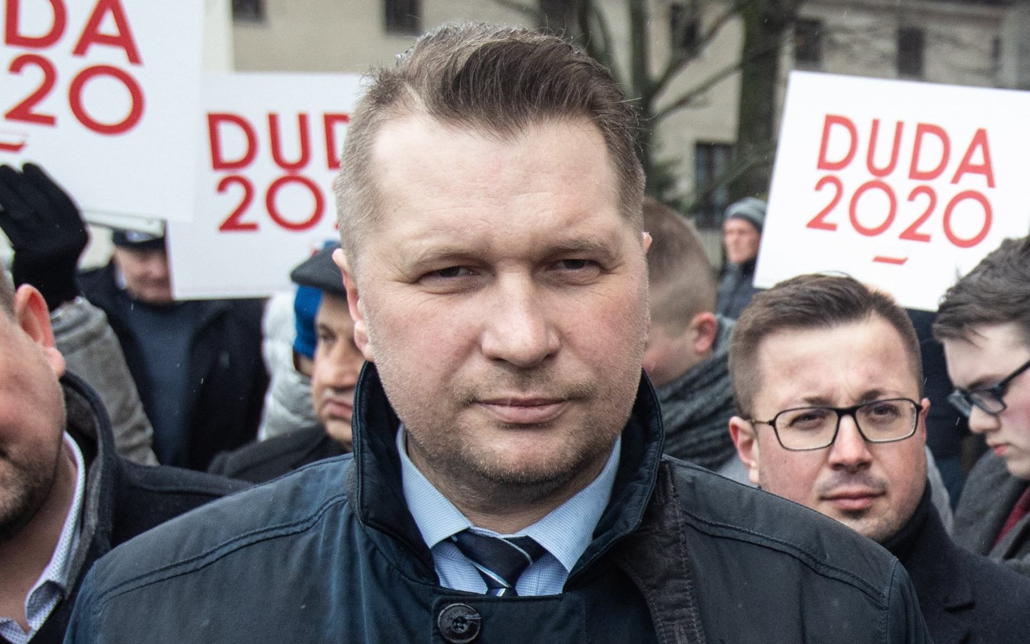 23.02.2020 Lublin , Plac Litewski . Posel PiS Przemyslaw Czarnek ( L ) , wojewoda lubelski Lech Sprawka ( C ) , posel PiS Sylwester Tulajew ( P ) podczas zbierania podpisow pod kandydatura na prezydenta RP dla Andrzeja Dudy . 
Fot. Jakub Orzechowski / Agencja Gazeta