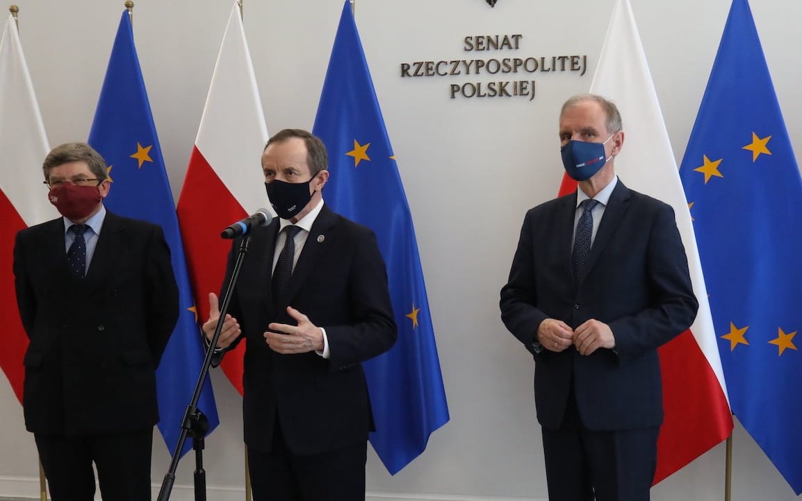 30.03.2021 Warszawa . Senat . Marszalek Senatu Tomasz Grodzki (2l) oraz przewodniczacy senackiej Komisji Spraw Zagranicznych i Unii Europejskiej Bogdan Klich (2p) konferencji prasowej .
Fot. Slawomir Kaminski / Agencja Gazeta