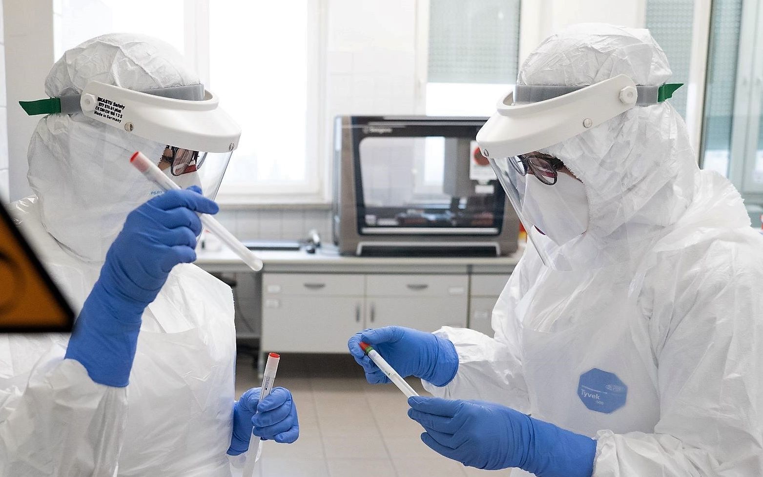 Grafika do artykułu Szybki test na koronawirusa powstaje w Krakowie. Prof. Pyrć: "Pozwoli na diagnozę poza laboratorium"