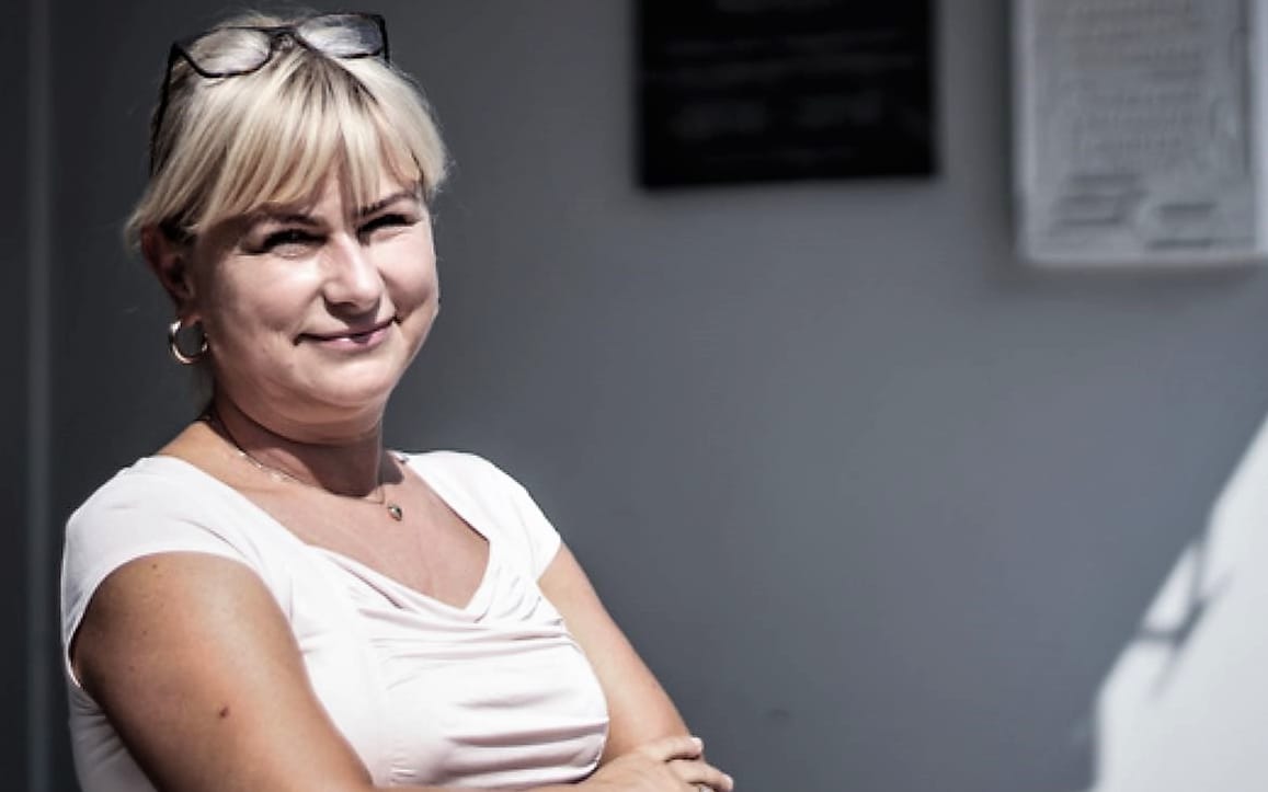 Grafika do artykułu Dyrektorka szkoły średniej przed pierwszym dzwonkiem: "Istny armagedon" [WYWIAD]
