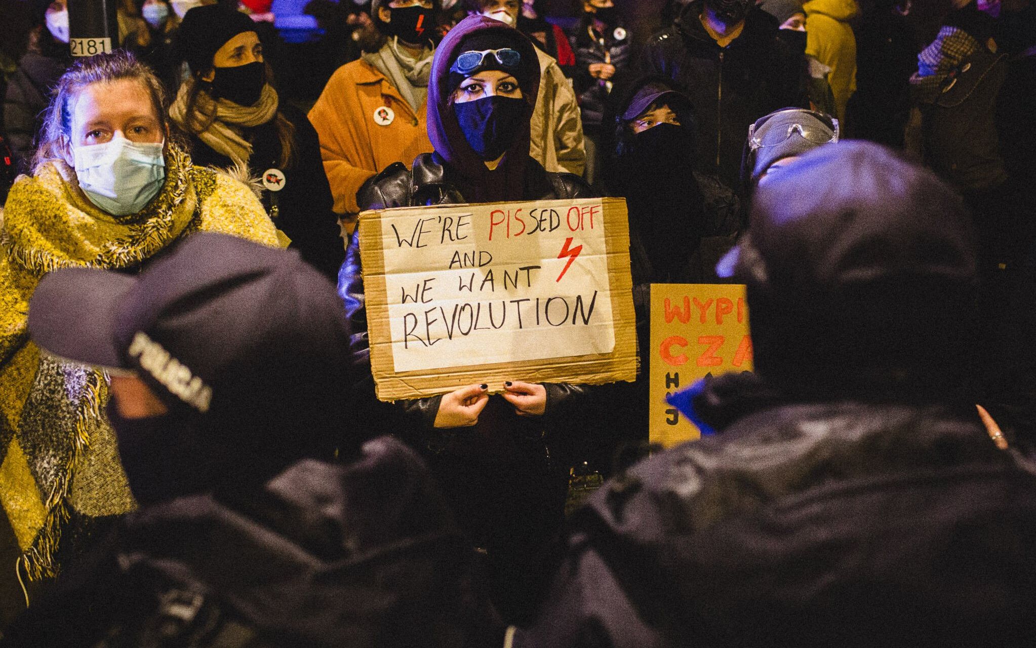 Grafika do artykułu Parlament Europejski ma poprzeć protest kobiet. Ale PO i PSL wolałyby nie mówić tyle o aborcji