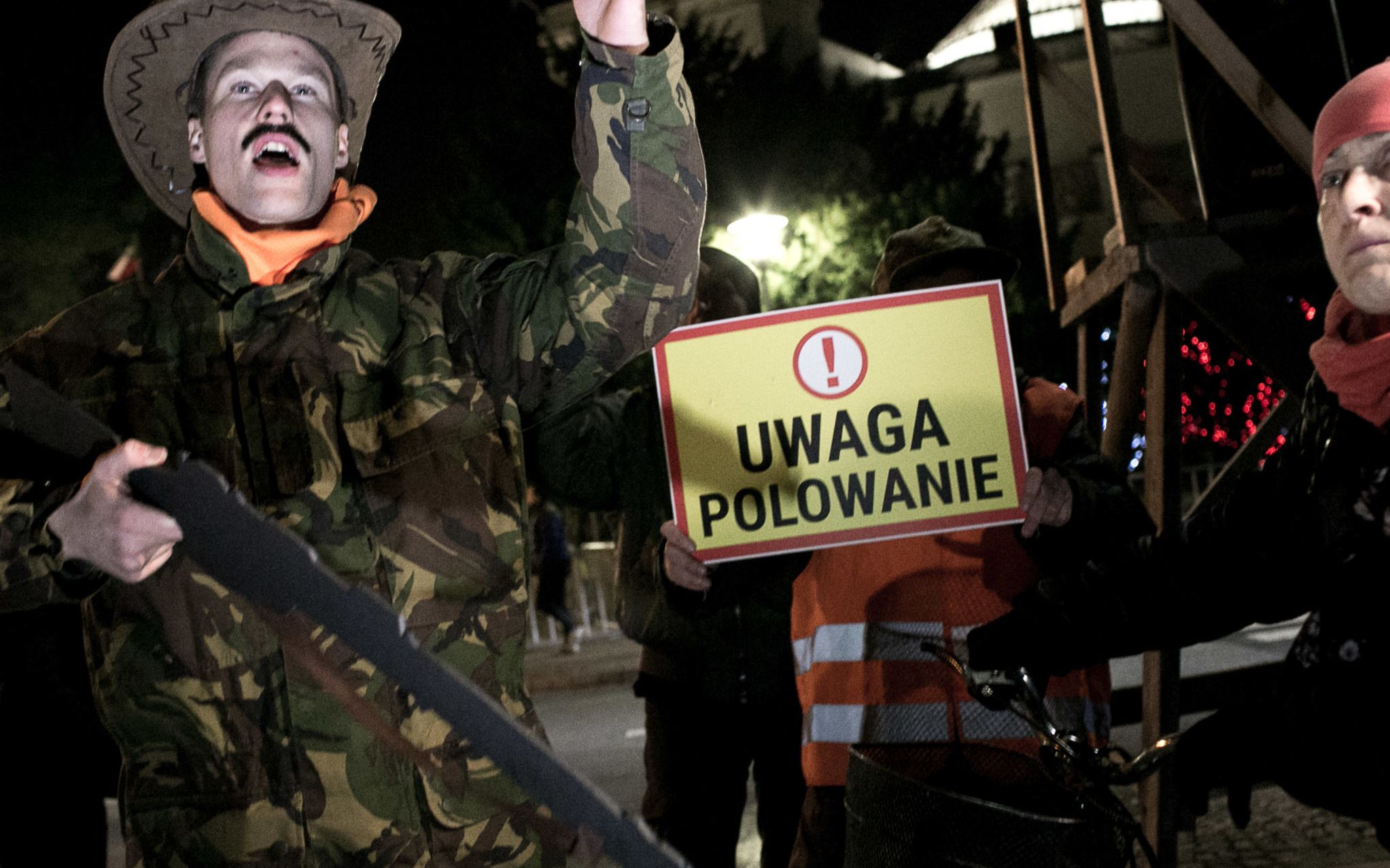 Grafika do artykułu Będzie więzienie za utrudnianie polowań. Lex Ardanowski przeszło przez Senat jednym głosem
