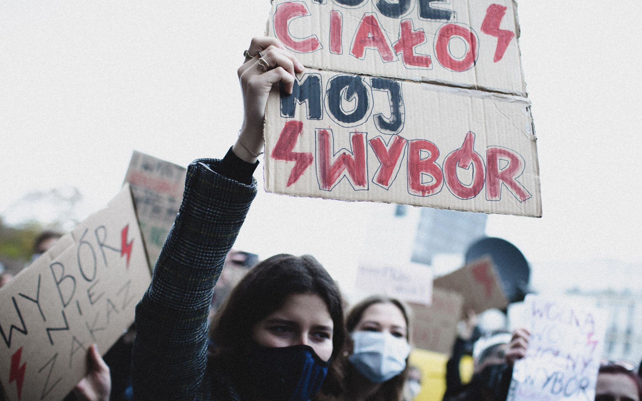 Grafika do artykułu "Albo się wykrwawię albo przyznam do aborcji. Strach, że nie mogę jechać do szpitala, był ogromny"