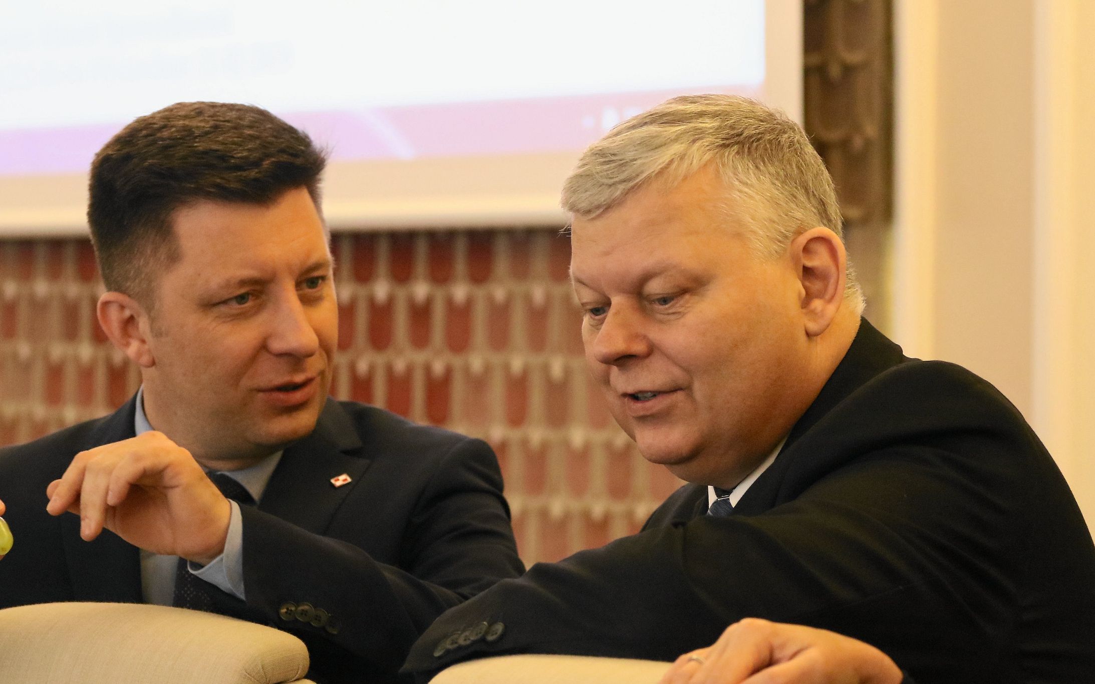 12.02.2019 Warszawa , Kancelaria Prezesa Rady Ministrow . Szef Kancelarii Premiera Michal Dworczyk (l) i Szef Gabinetu Politycznego Prezesa Rady Ministrow Marek Suski (p) podczas posiedzenia rzadu .
Fot. Slawomir Kaminski / Agencja Gazeta