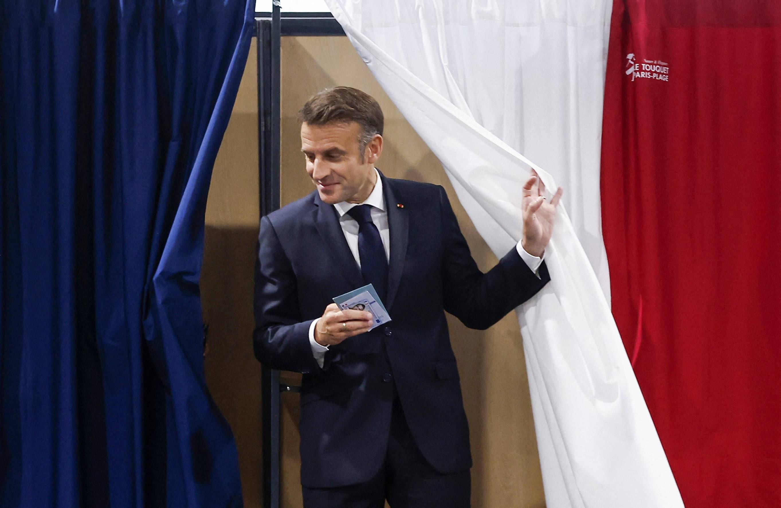 Prezydent Francji Emmanuel Macron w dniu wyborów 7 lipca 2024 roku for. Mohammet Badra Pool AFP