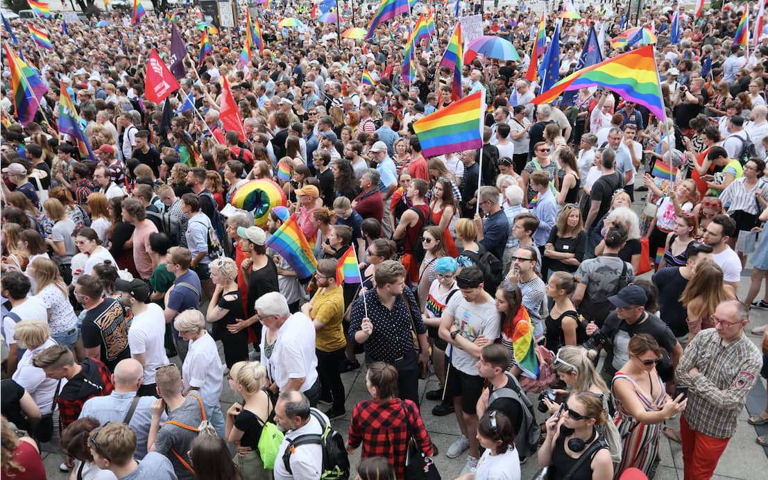 Grafika do artykułu "Chcecie wiedzieć, jak było w Białymstoku? Myśleliśmy, że nas zabiją". Demonstracja solidarności z osobami LGBT