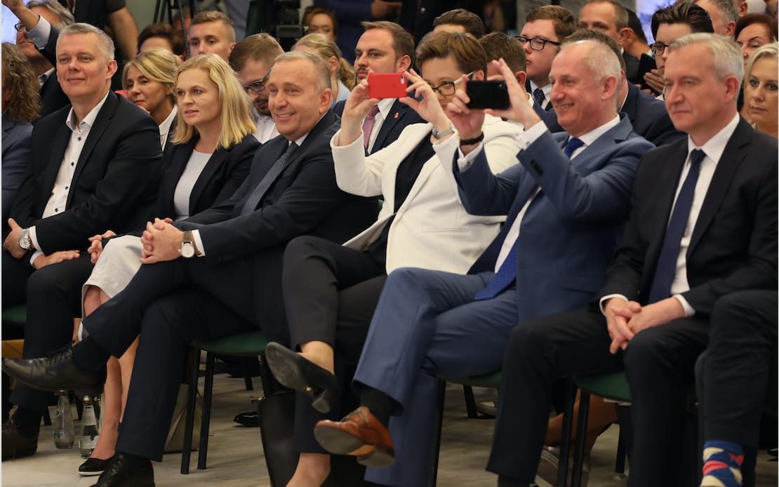 Grafika do artykułu Schetyna: "Rządzi nami trupa cyrkowców". Koalicja Obywatelska szuka pomysłu na siebie i Polskę