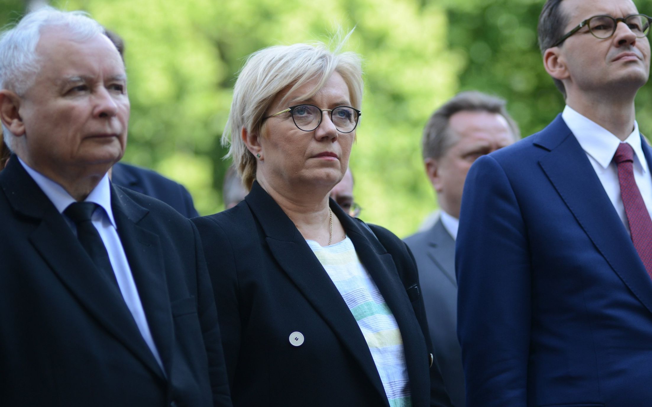 04.06.2019 Warszawa , al. Ujazdowskie 1/3 , KPRM . Nz  prezes PiS Jaroslaw Kaczynski , prezes Trybunalu Konstytucyjnego Julia Przylebska , prezes Rady Ministrow Mateusz Morawiecki podczas uroczystosci odsloniecia kamienia wegielnego pod pomnik premiera Jana Olszewskiego przed Kancelaria Prezesa Rady Ministrow .
Fot. Maciek Jazwiecki / Agencja Gazeta