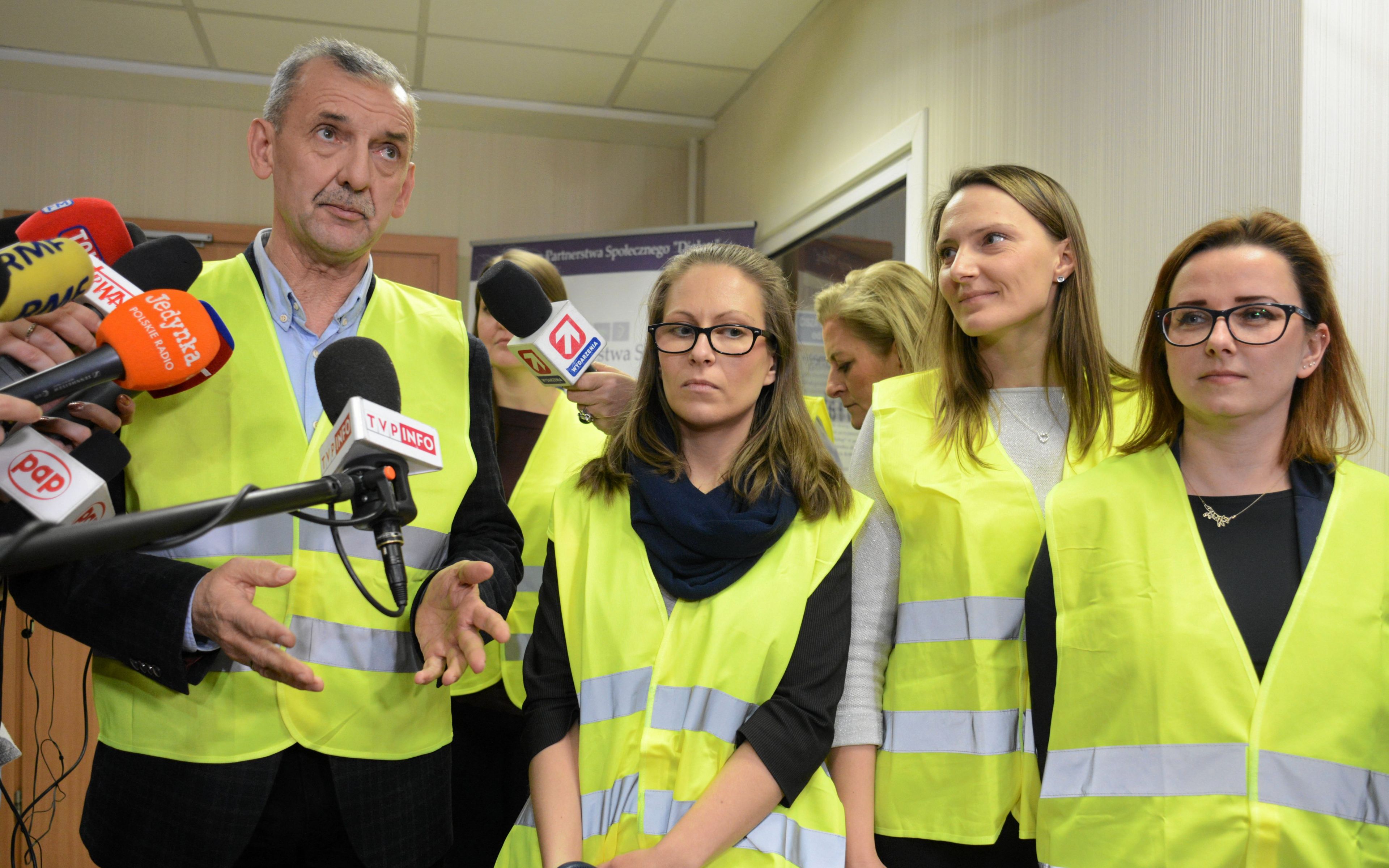 10.01.2019 Warszawa , ulica Limanowskiego 23 . Centrum Partnerstwa Spolecznego " Dialog " . Od lewej:  prezes Zwiazku Nauczycielstwa Polskiego Slawomir Broniarz , nauczycielka Anna Agnieszka Zajac podczas spotkania z minister edukacji narodowej Anna Zalewska w sprawie wynagrodzen nauczycieli .
Fot. Maciek Jazwiecki / Agencja Gazeta