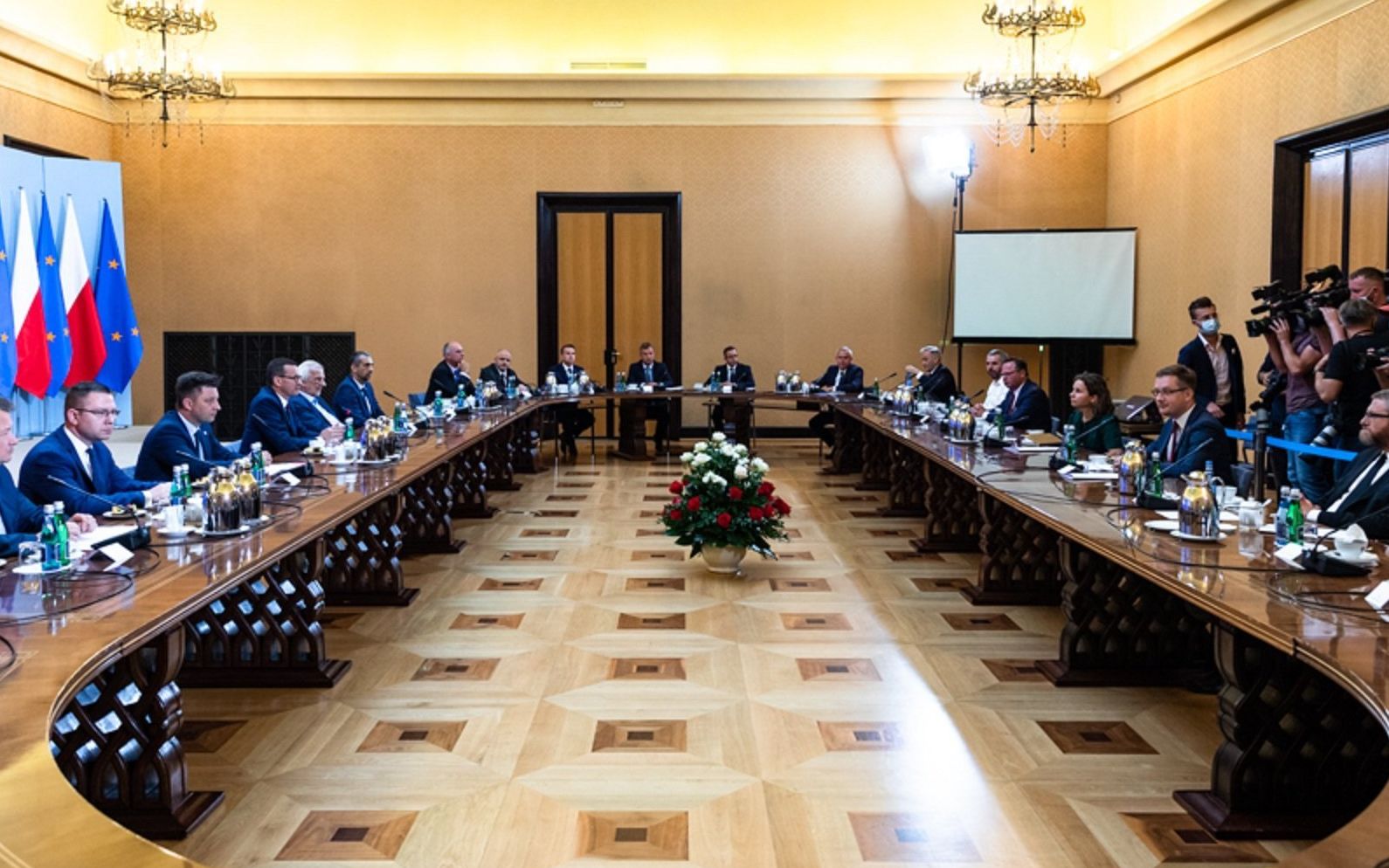 Grafika do artykułu "Są oczekiwania wobec Polski, a brakuje pomysłów". Opozycja rozmawia z PiS o Białorusi