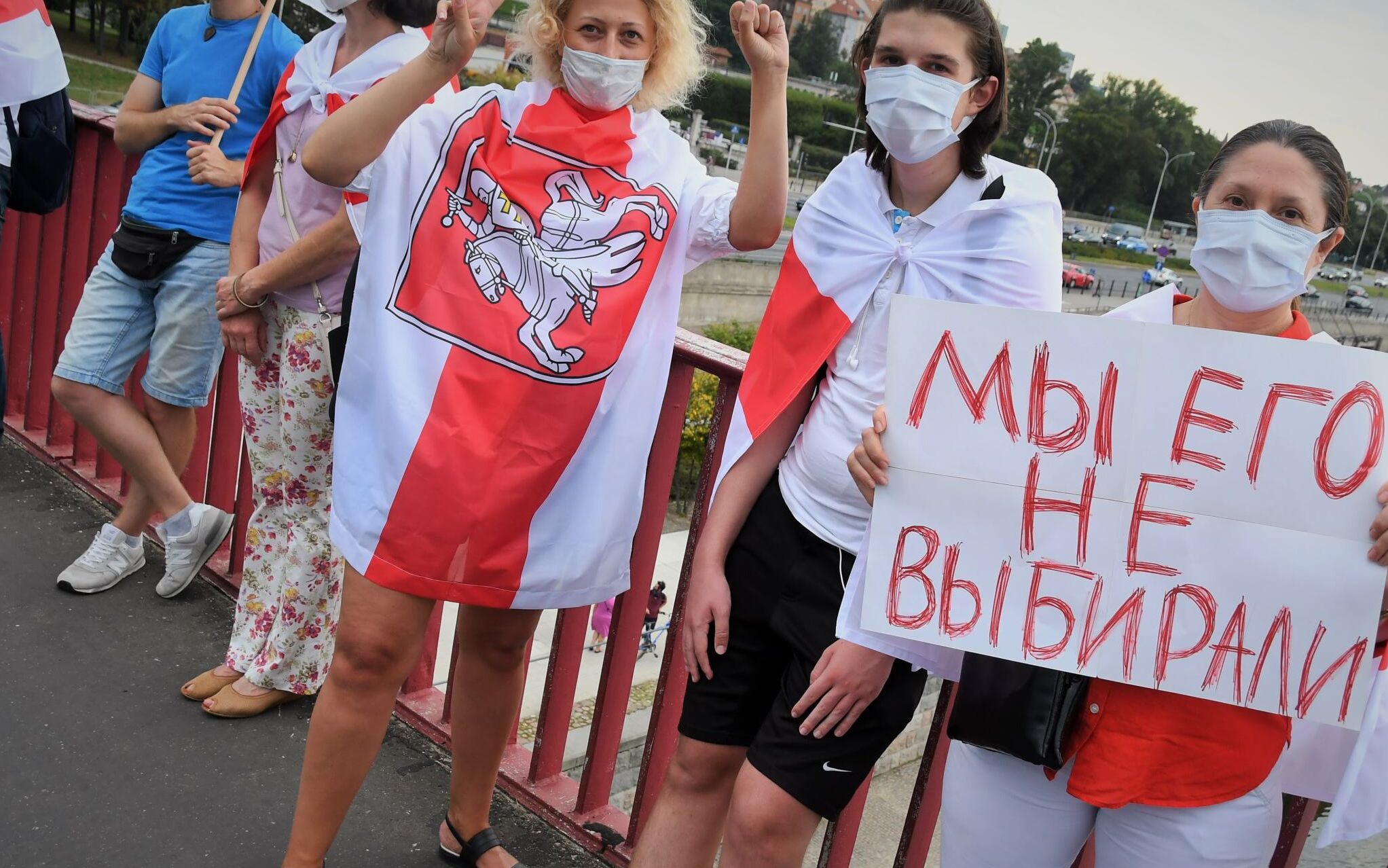 Grafika do artykułu "Starałam się żyć w równoległej rzeczywistości, ale dotknęli w samo serce". Białorusini w Polsce się jednoczą