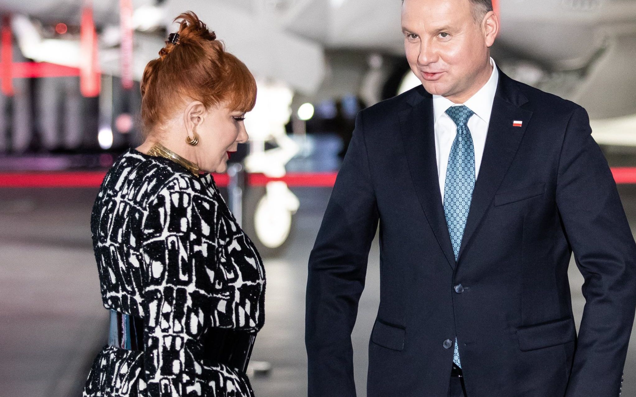 31.01.2020 Deblin . Jednostka wojskowa 4 Skrzydla Lotnictwa Szkolnego . Od lewej: ambasador Stanow Zjednoczonych w Polsce Georgette Mosbacher , prezydent Andrzej Duda , premier Mateusz Morawiecki , minister obrony narodowej Mariusz Blaszczak podczas podpisania umowy na zakup 32 wielozadaniowych samolotow F - 35 dla Sil Powietrznych RP . 
Fot. Jakub Orzechowski / Agencja Gazeta